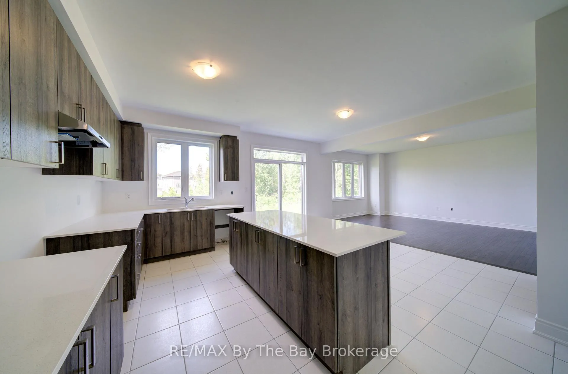 Photo 14 of 18 Amber Drive, Wasaga Beach — HOMEH