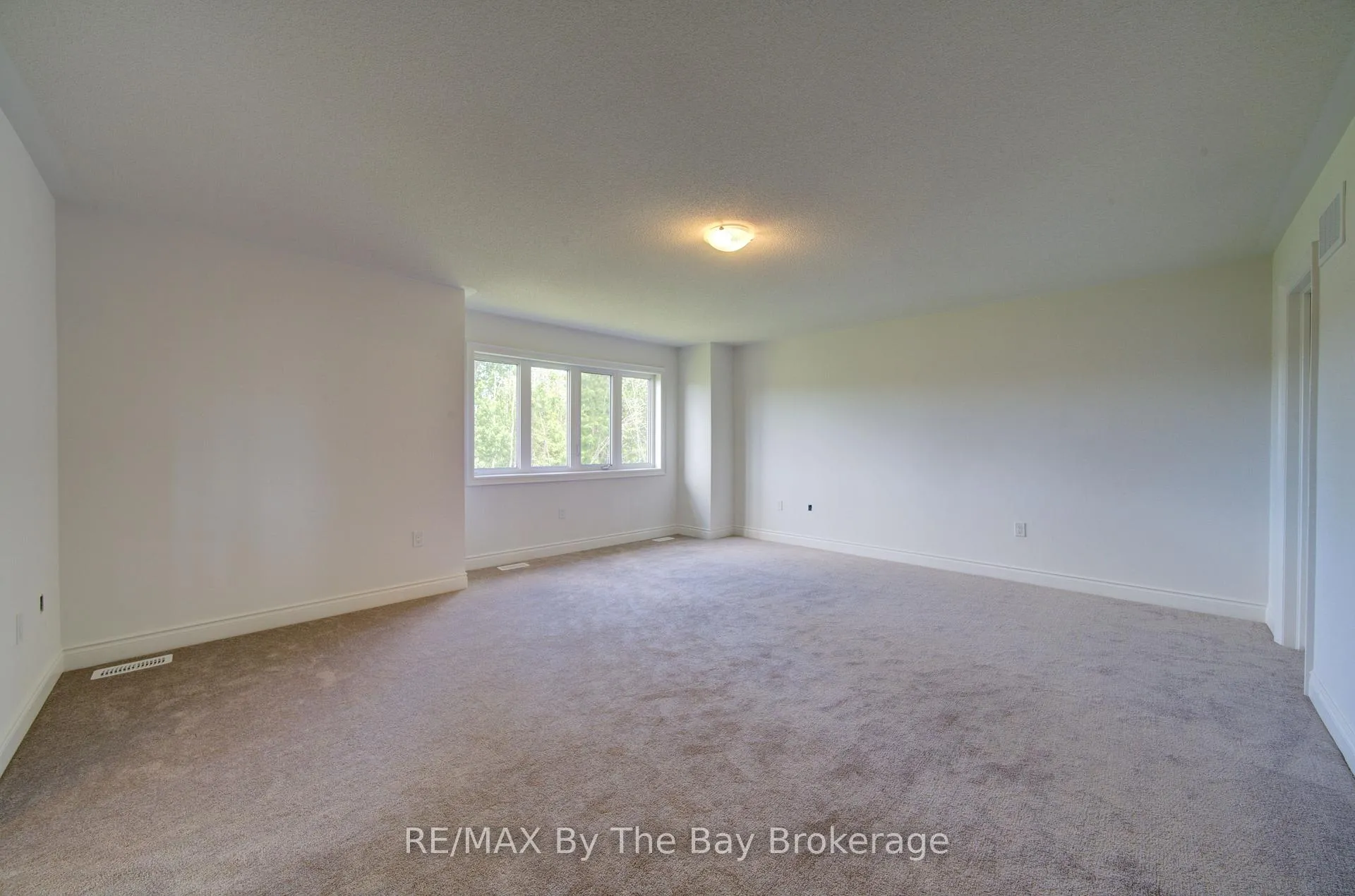 Photo 19 of 18 Amber Drive, Wasaga Beach — HOMEH