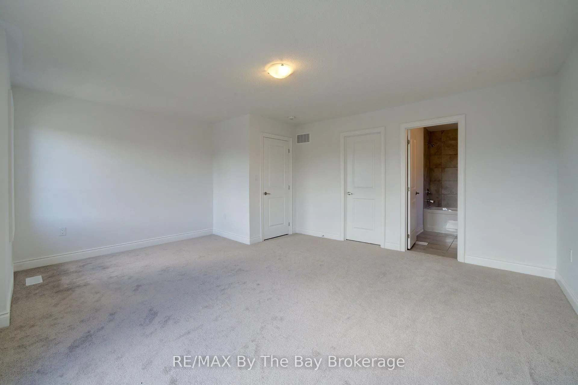 Photo 28 of 18 Amber Drive, Wasaga Beach — HOMEH