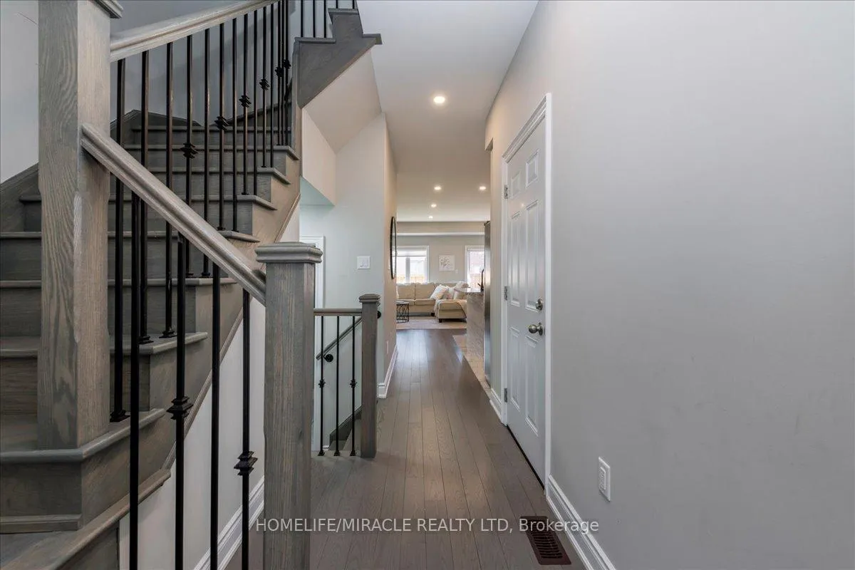 Photo 3 of 79 Lorne Thomas Place, New Tecumseth, Alliston — HOMEH