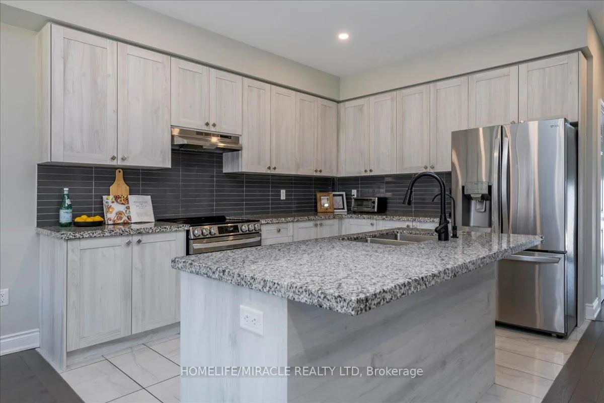 Photo 4 of 79 Lorne Thomas Place, New Tecumseth, Alliston — HOMEH