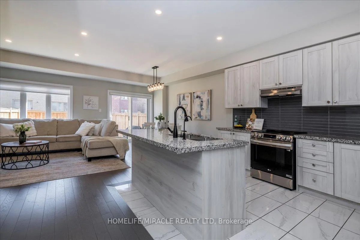 Photo 8 of 79 Lorne Thomas Place, New Tecumseth, Alliston — HOMEH