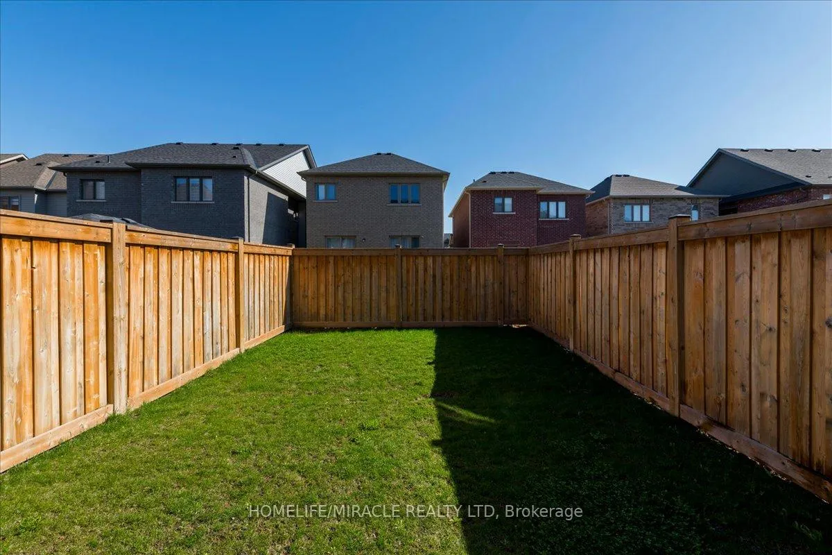 Photo 23 of 79 Lorne Thomas Place, New Tecumseth, Alliston — HOMEH