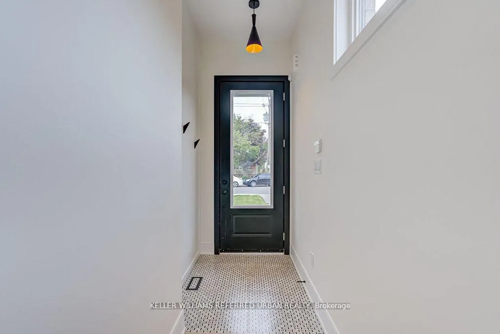 Photo 2 of 16A Maple Avenue N, Mississauga, Port Credit — HOMEH