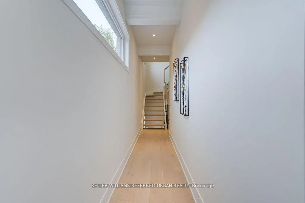 Photo 3 of 16A Maple Avenue N, Mississauga, Port Credit — HOMEH