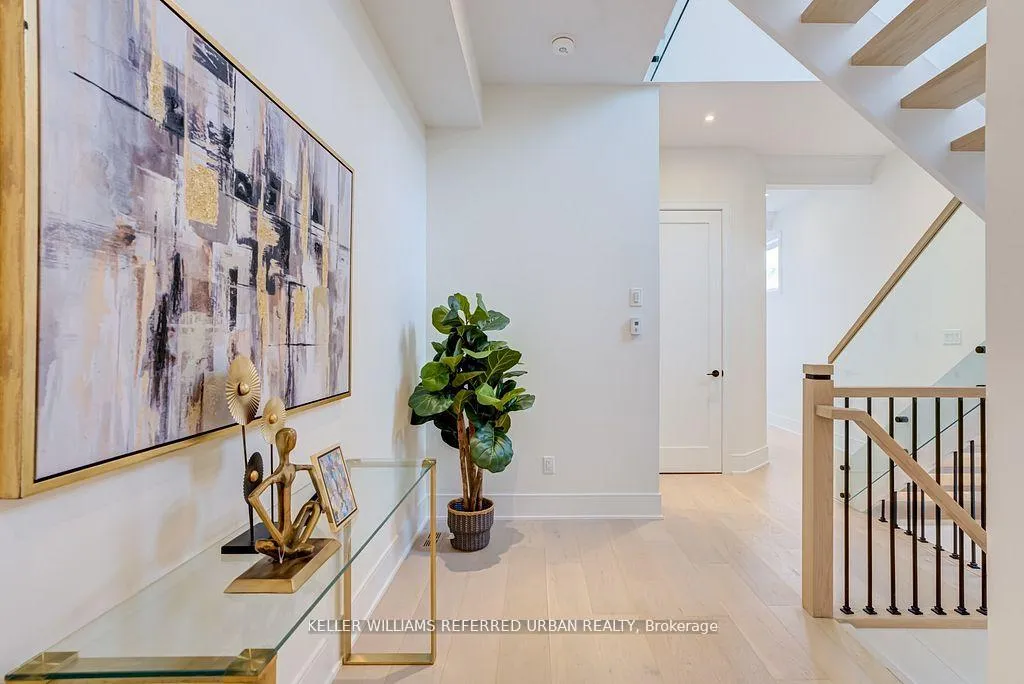 Photo 4 of 16A Maple Avenue N, Mississauga, Port Credit — HOMEH