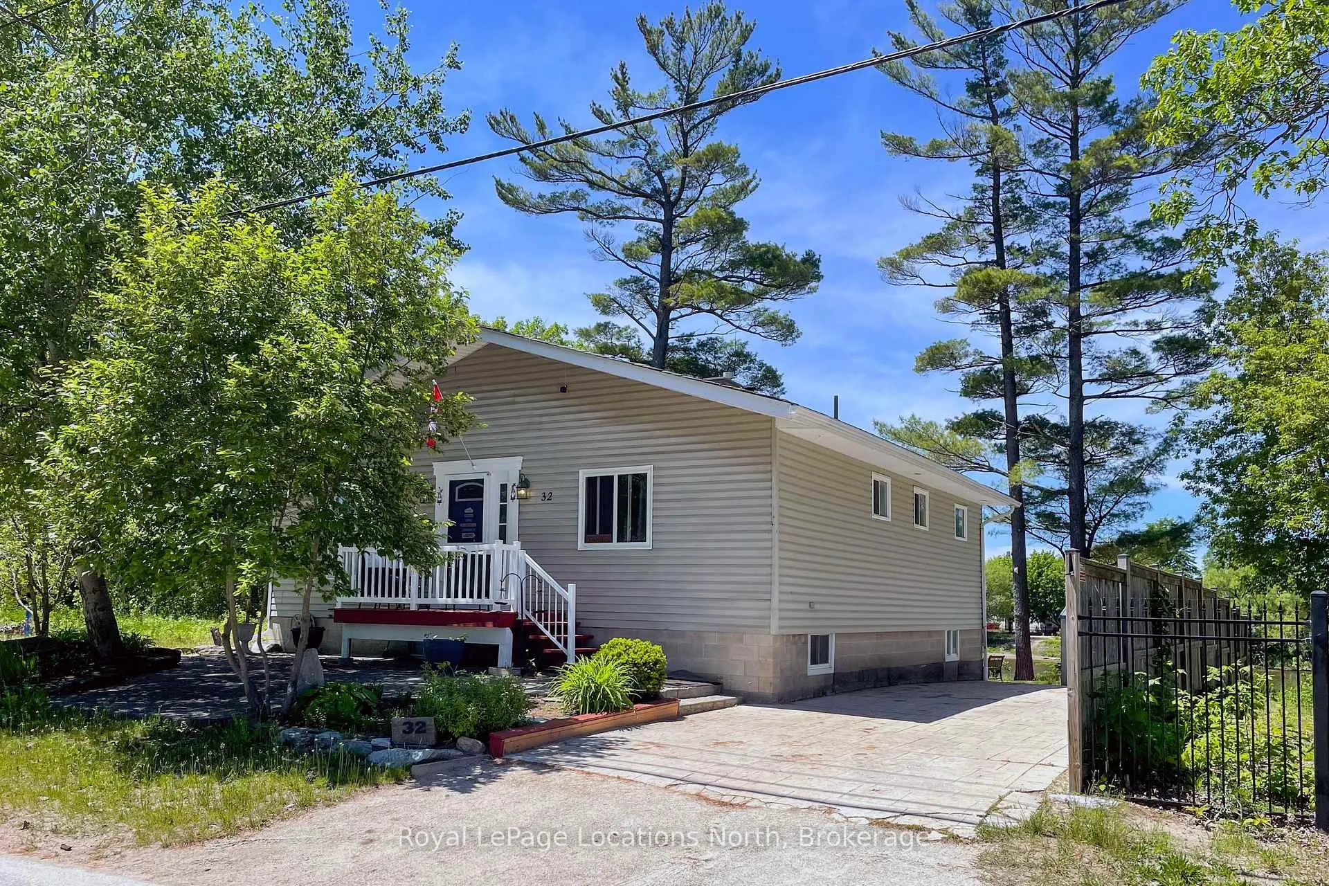 Photo 4 of 32 River Road E, Wasaga Beach — HOMEH