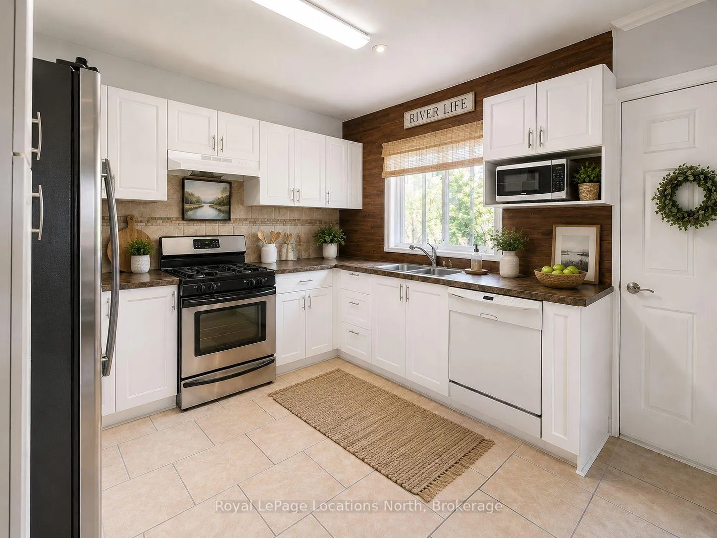 Photo 7 of 32 River Road E, Wasaga Beach — HOMEH