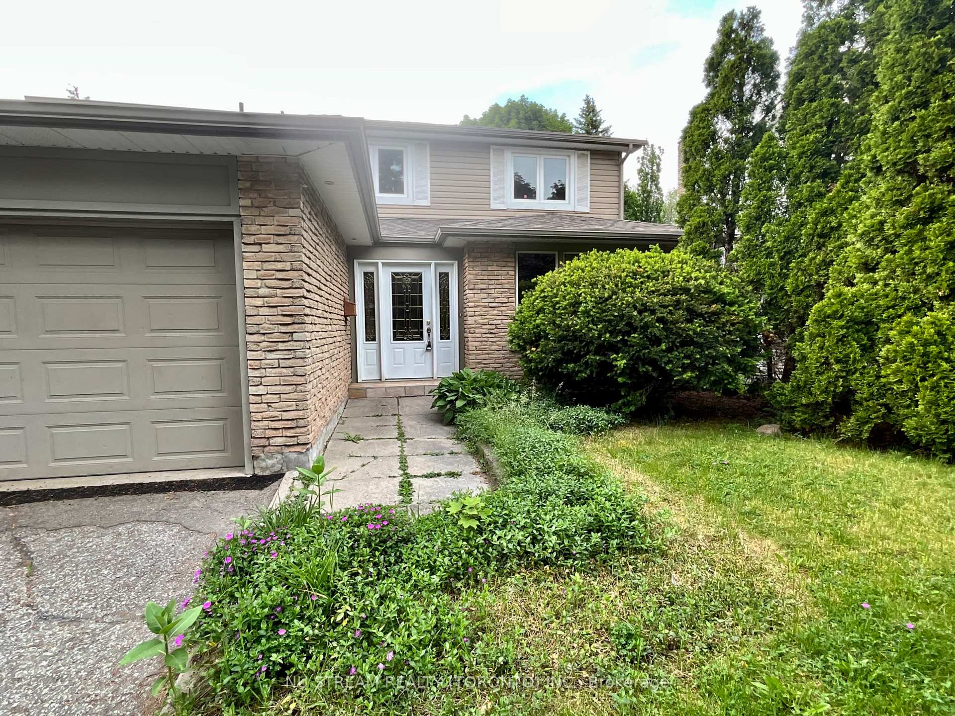 Photo 2 of 45 Emmeloord Crescent, Markham, Unionville — HOMEH