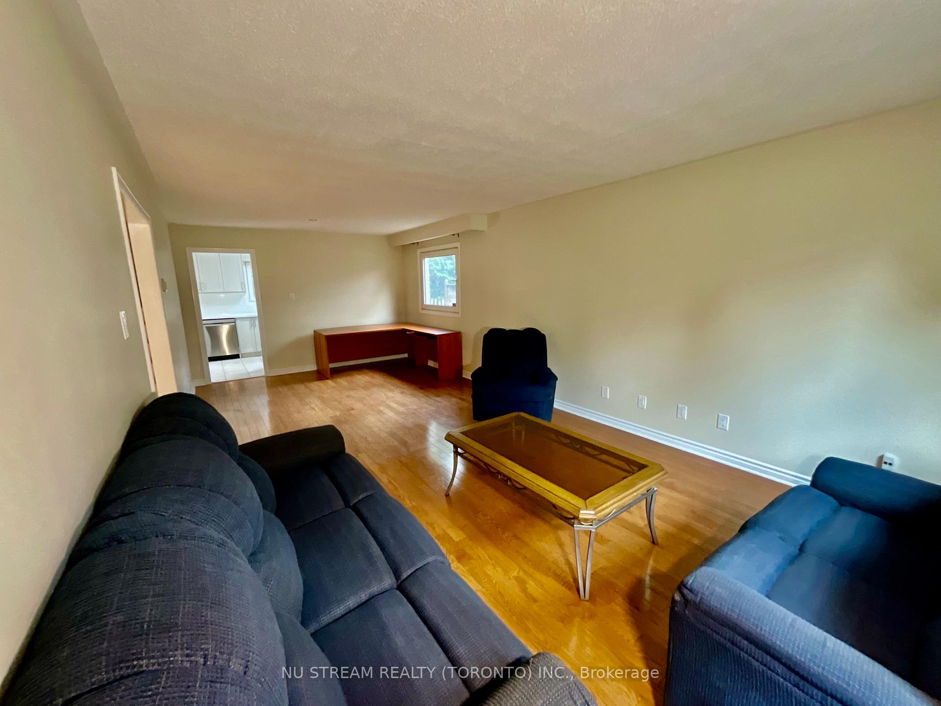Photo 4 of 45 Emmeloord Crescent, Markham, Unionville — HOMEH