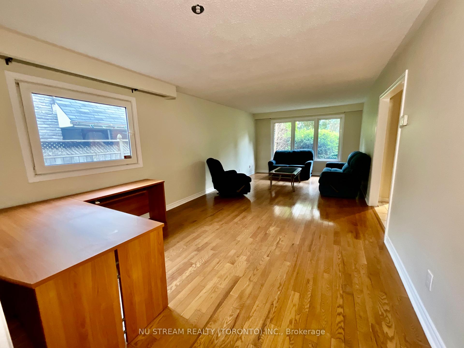 Photo 5 of 45 Emmeloord Crescent, Markham, Unionville — HOMEH