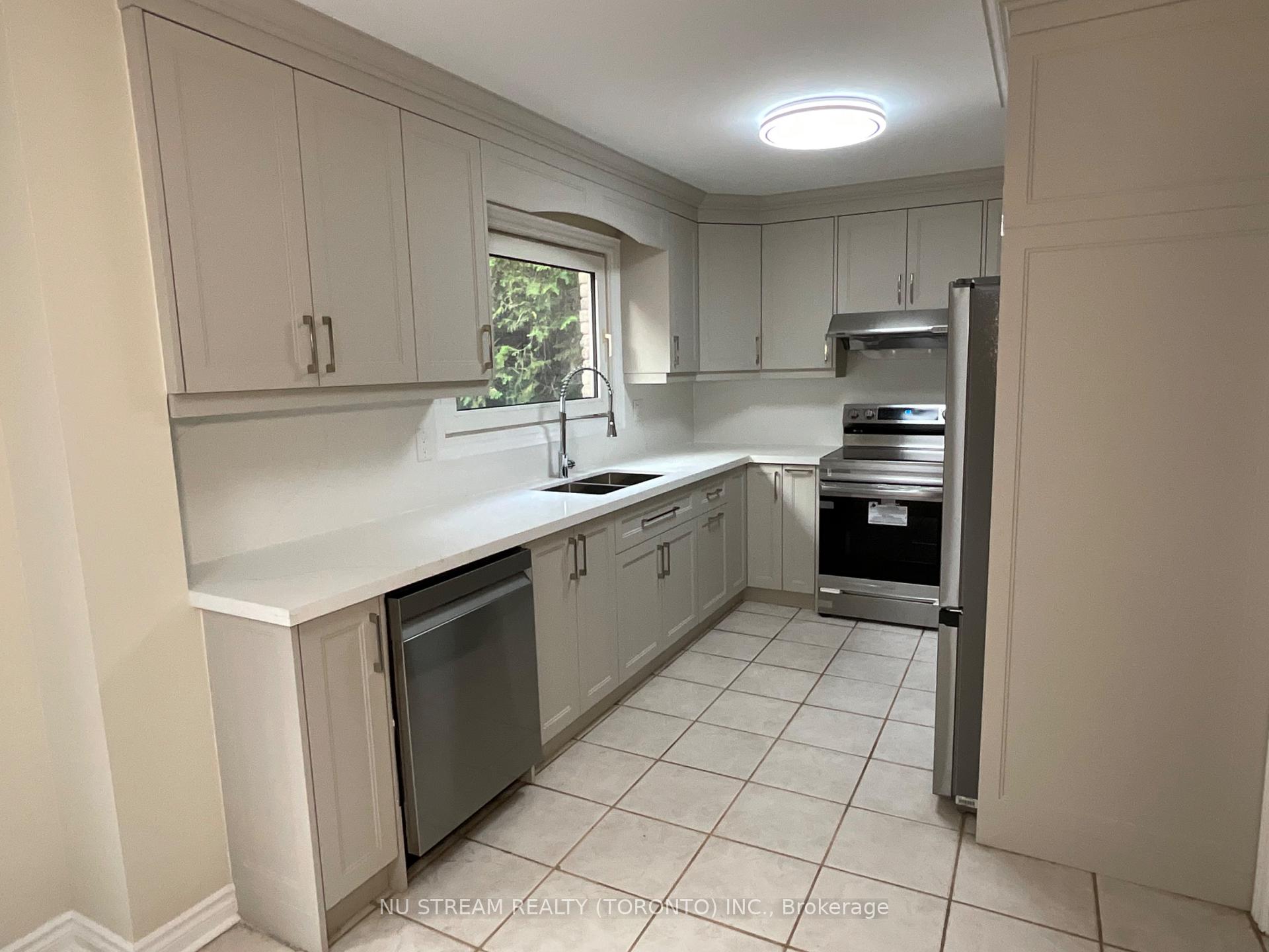 Photo 7 of 45 Emmeloord Crescent, Markham, Unionville — HOMEH
