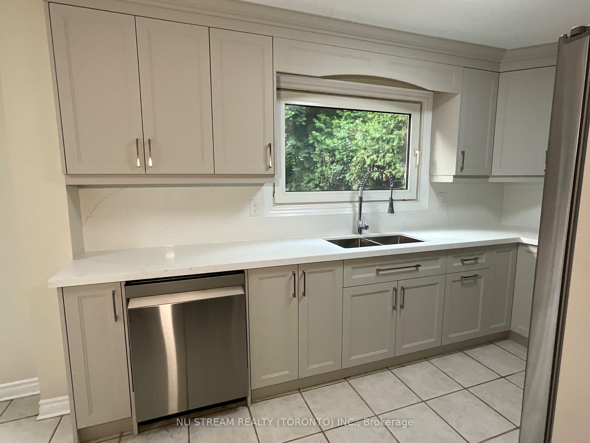 Photo 8 of 45 Emmeloord Crescent, Markham, Unionville — HOMEH