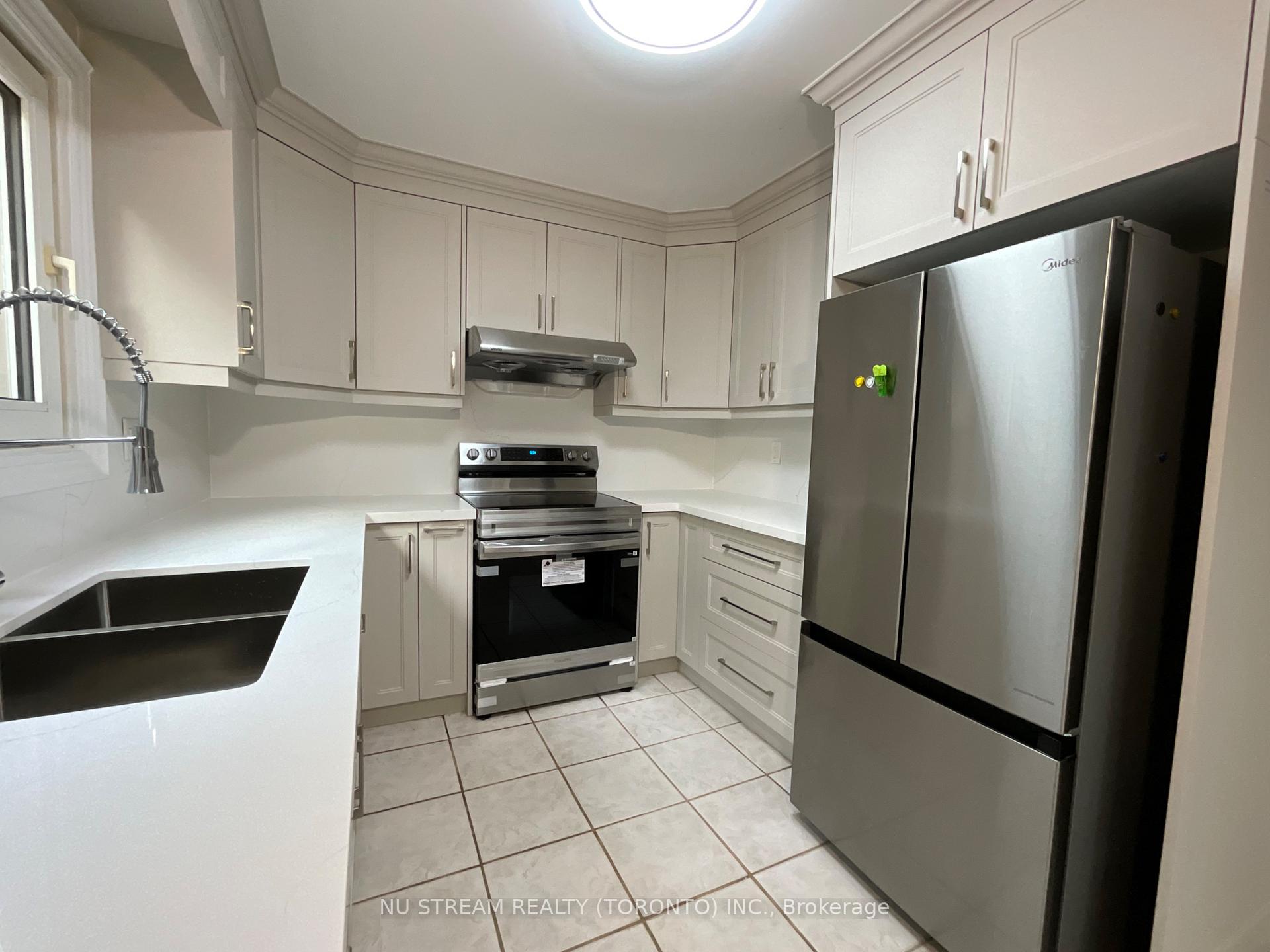 Photo 9 of 45 Emmeloord Crescent, Markham, Unionville — HOMEH