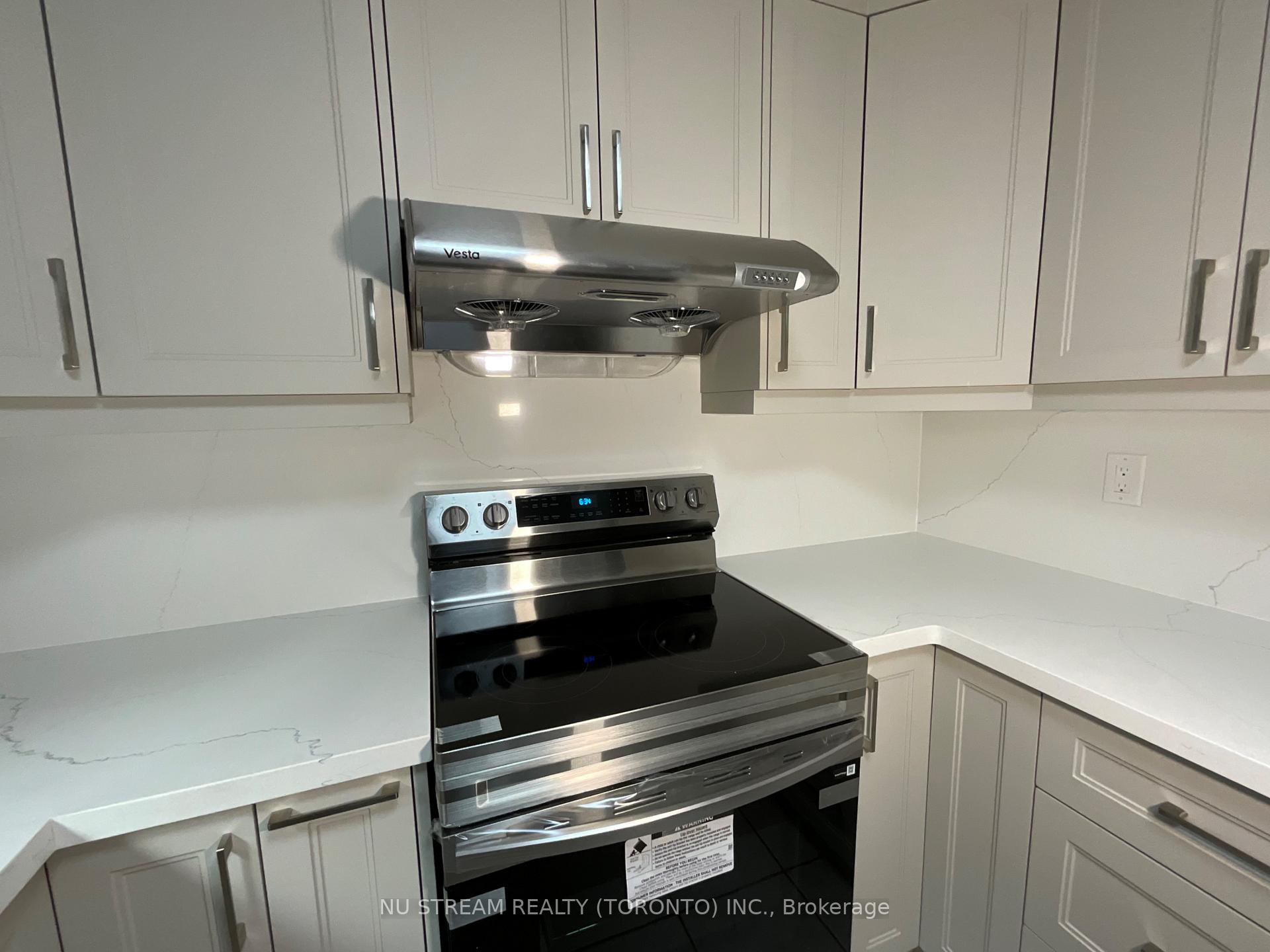 Photo 10 of 45 Emmeloord Crescent, Markham, Unionville — HOMEH