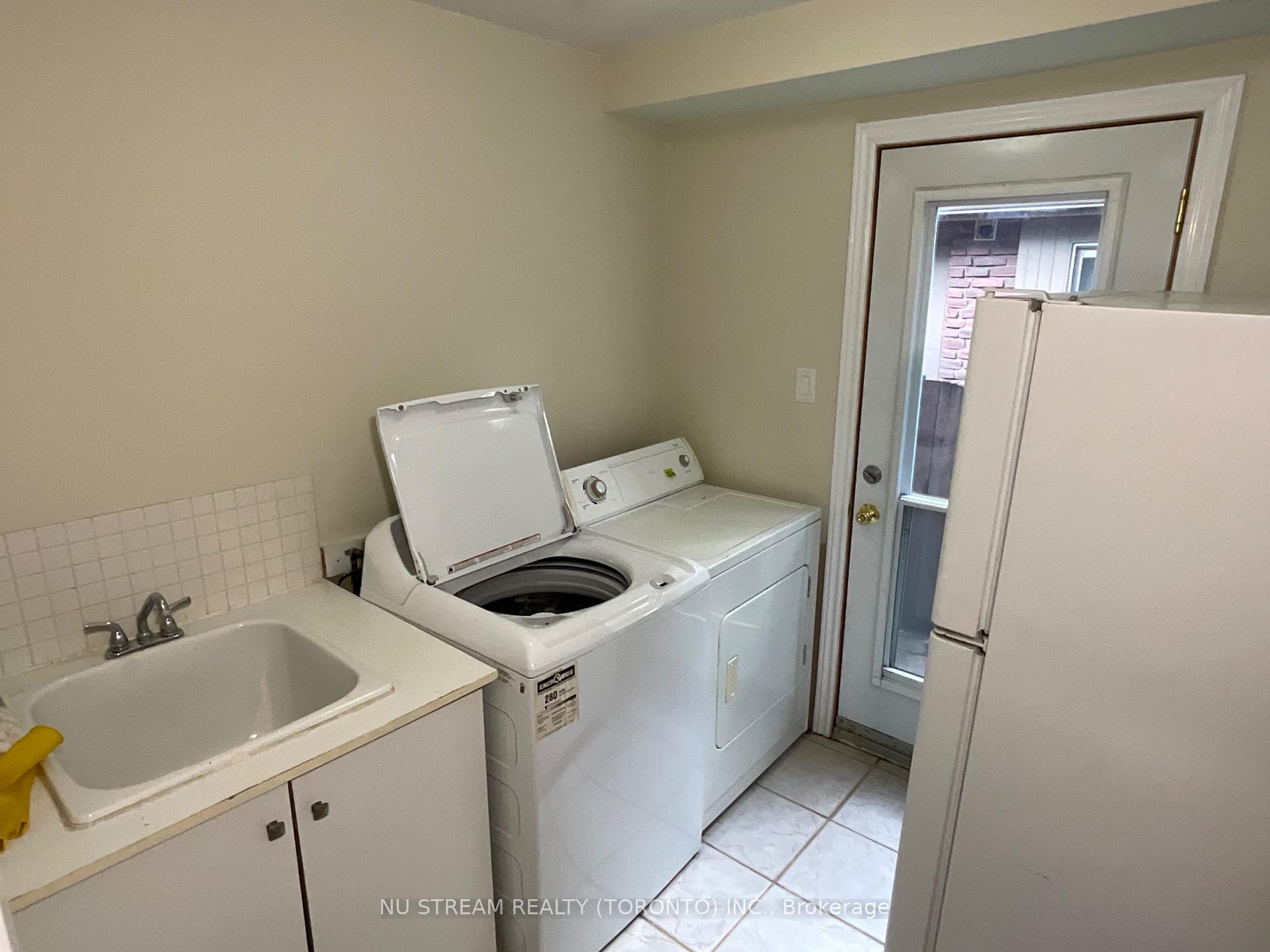 Photo 12 of 45 Emmeloord Crescent, Markham, Unionville — HOMEH