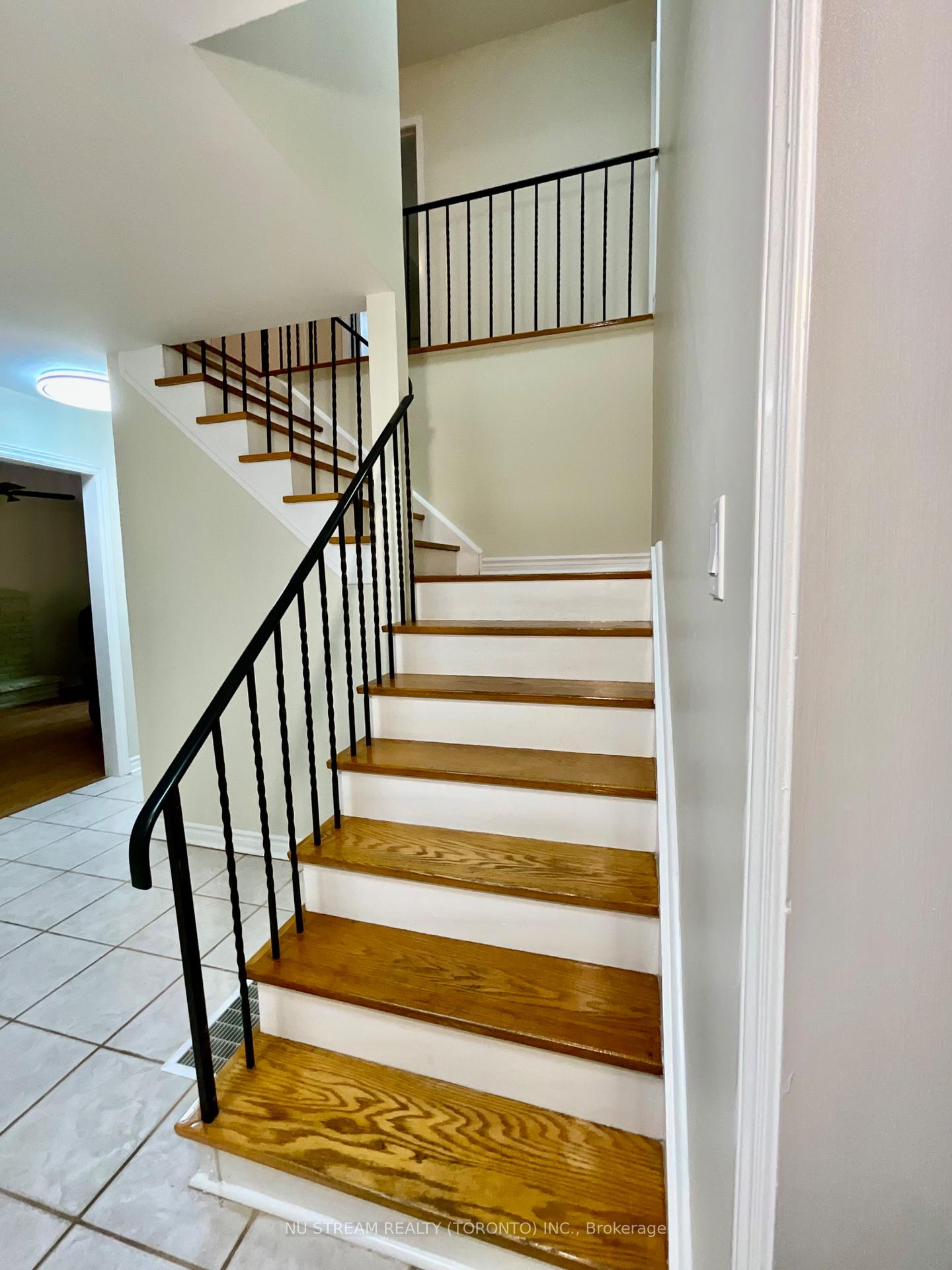 Photo 13 of 45 Emmeloord Crescent, Markham, Unionville — HOMEH