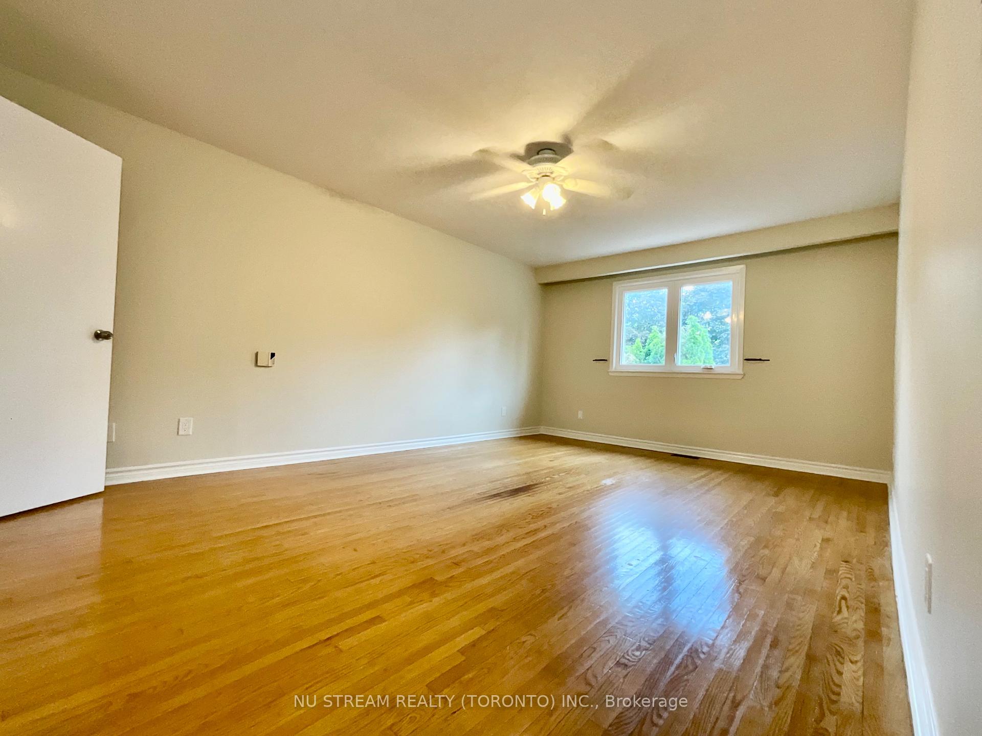 Photo 16 of 45 Emmeloord Crescent, Markham, Unionville — HOMEH