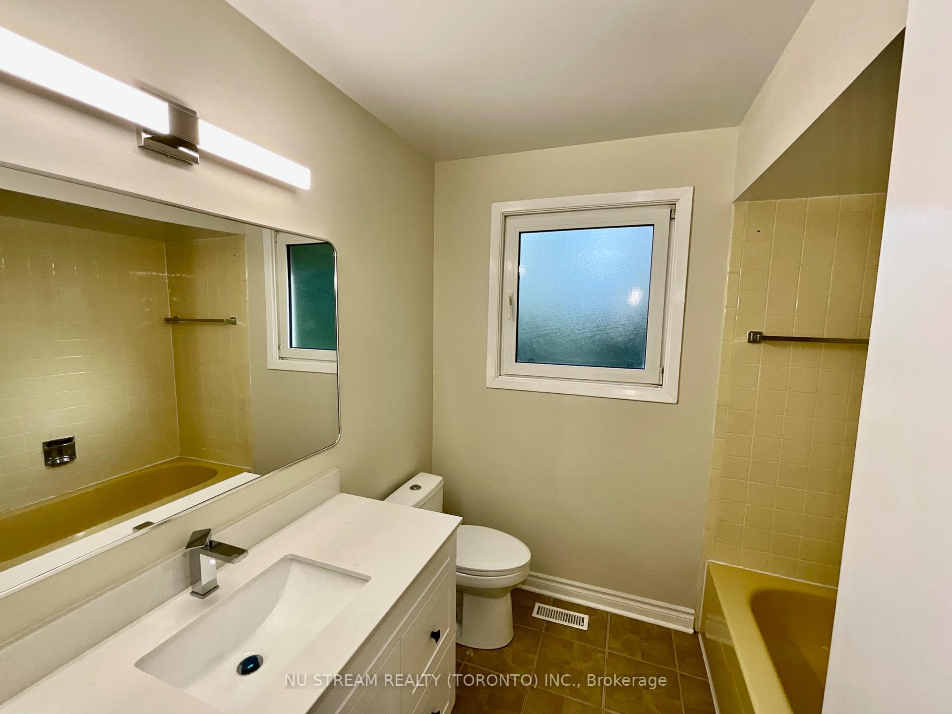 Photo 18 of 45 Emmeloord Crescent, Markham, Unionville — HOMEH