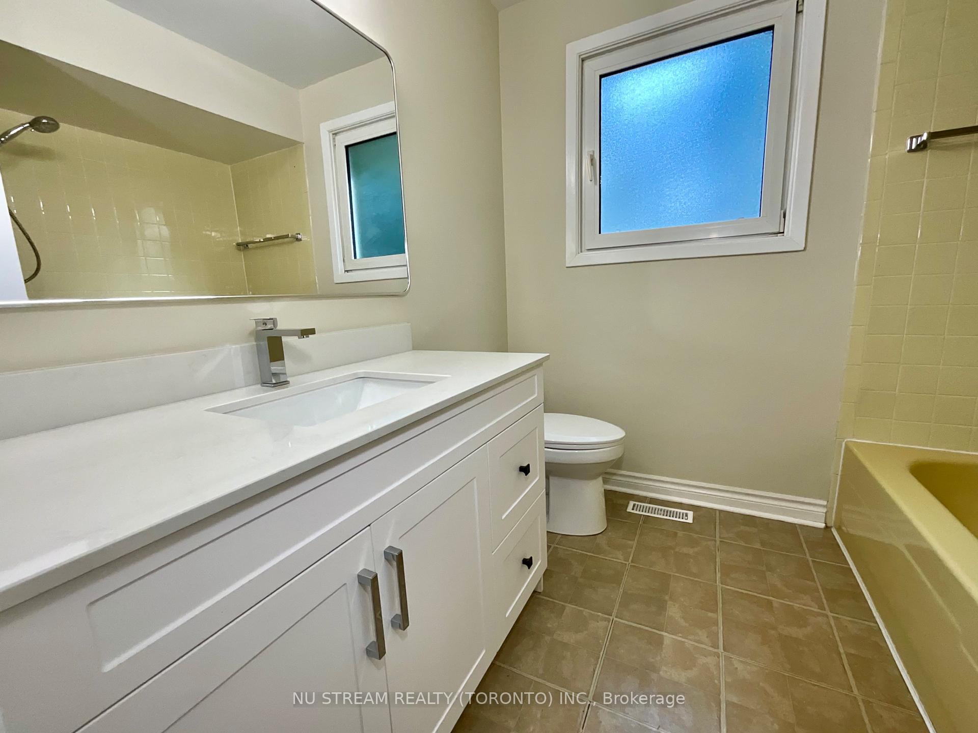 Photo 19 of 45 Emmeloord Crescent, Markham, Unionville — HOMEH