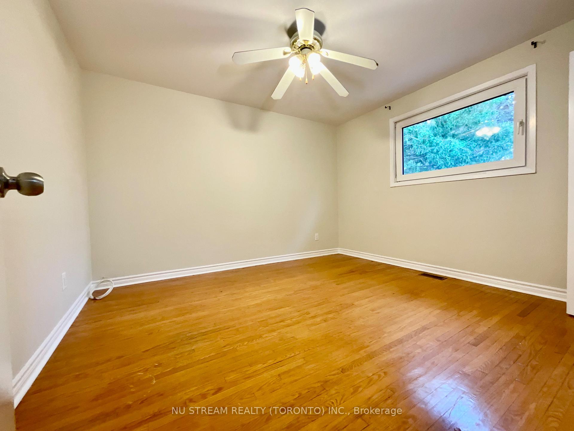 Photo 21 of 45 Emmeloord Crescent, Markham, Unionville — HOMEH
