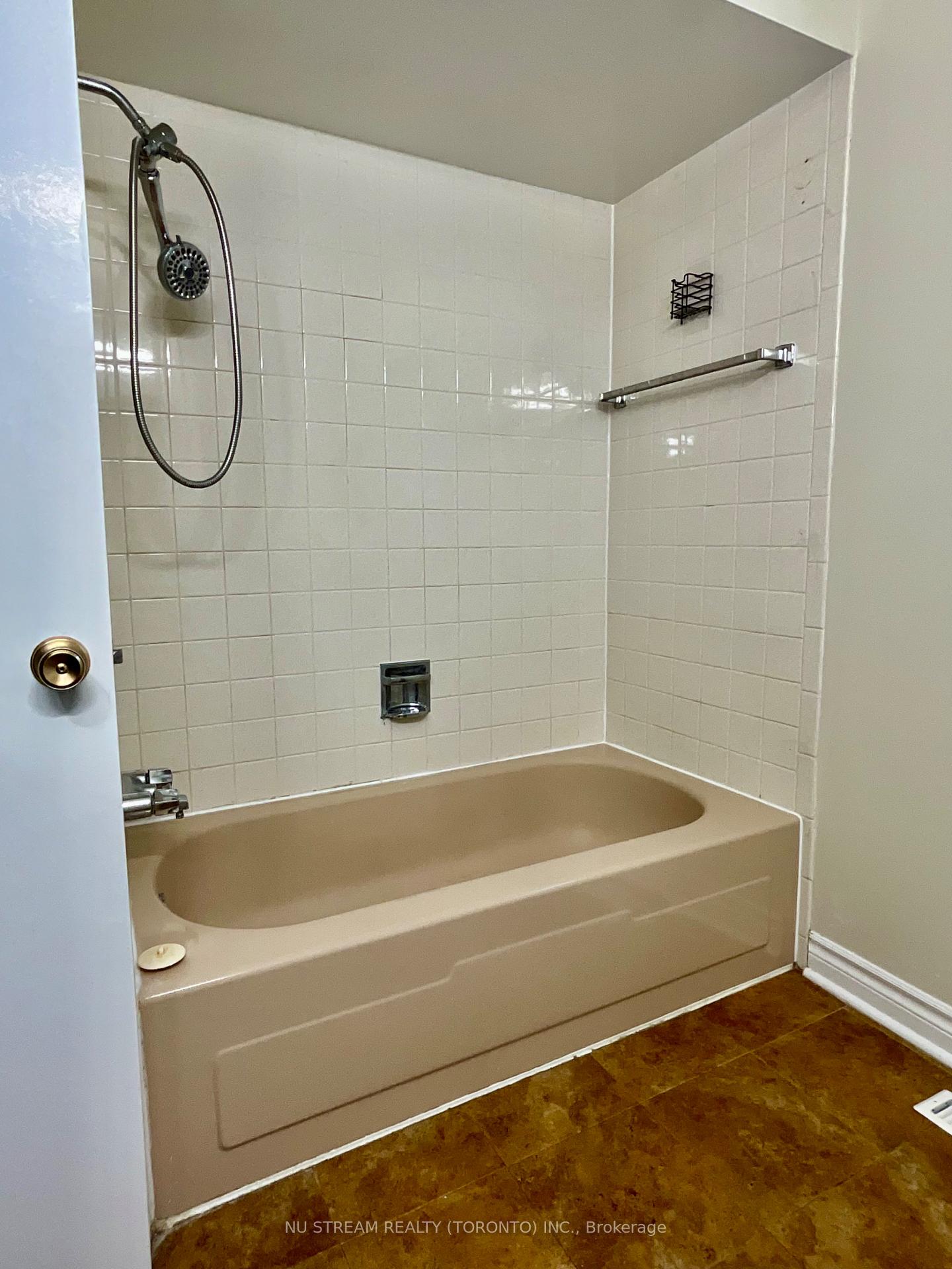 Photo 29 of 45 Emmeloord Crescent, Markham, Unionville — HOMEH