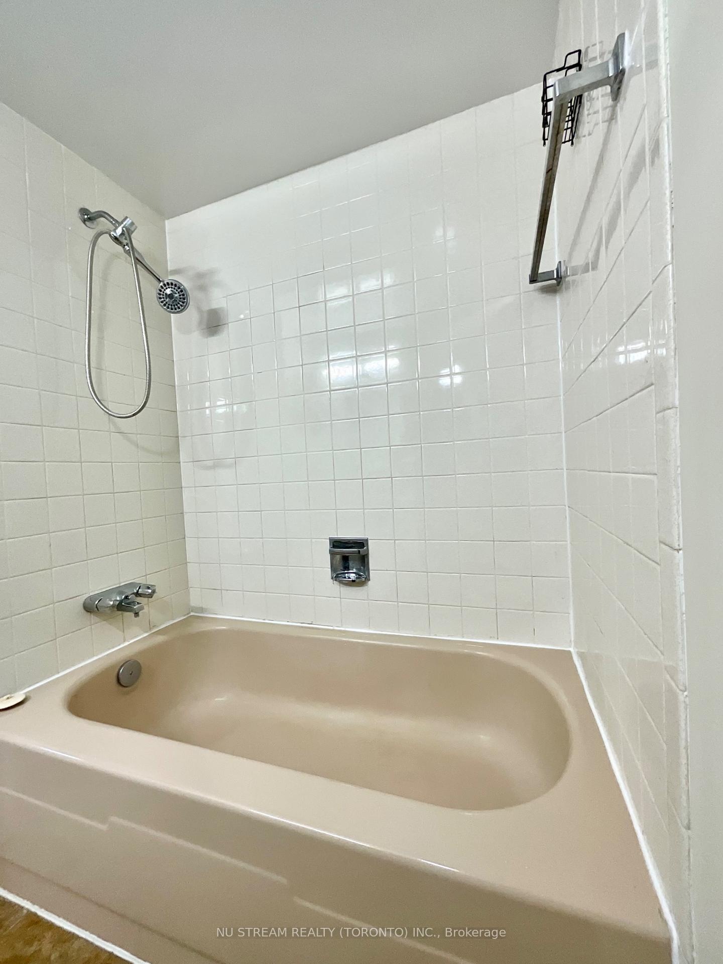 Photo 30 of 45 Emmeloord Crescent, Markham, Unionville — HOMEH