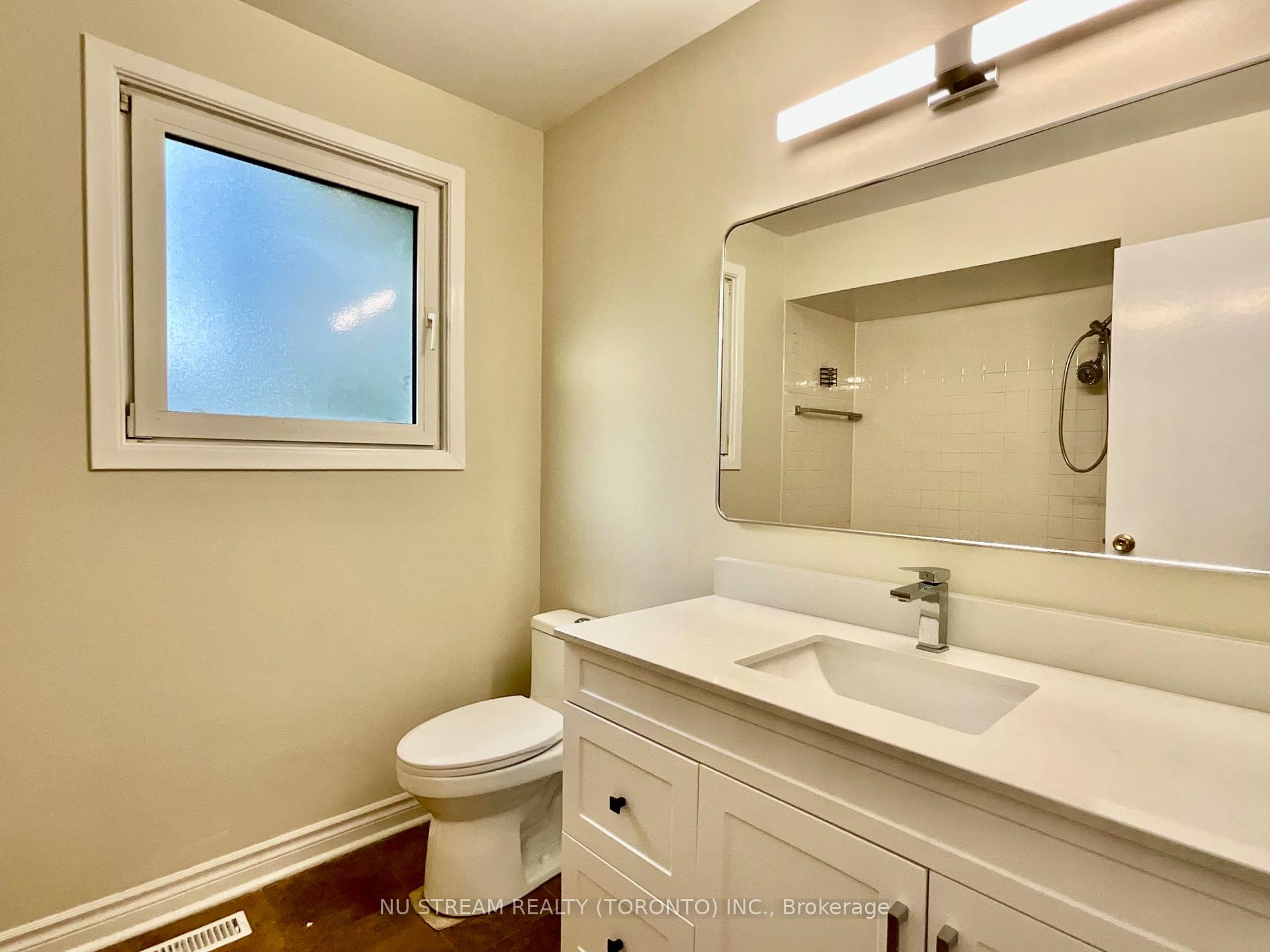 Photo 31 of 45 Emmeloord Crescent, Markham, Unionville — HOMEH