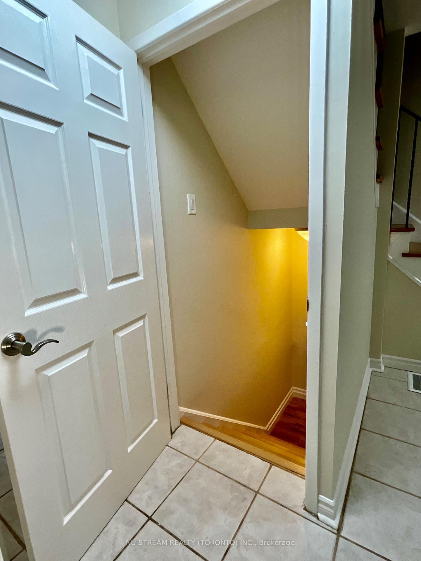 Photo 32 of 45 Emmeloord Crescent, Markham, Unionville — HOMEH