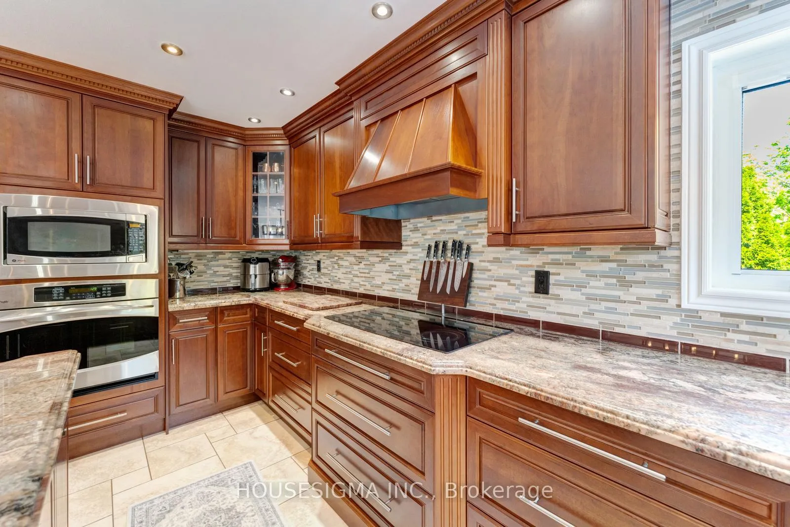 Photo 8 of 30 Gooderham Drive, Halton Hills, Georgetown — HOMEH