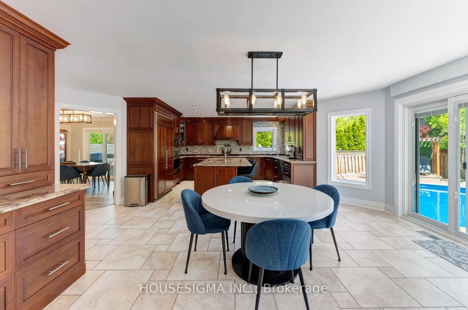 Photo 10 of 30 Gooderham Drive, Halton Hills, Georgetown — HOMEH