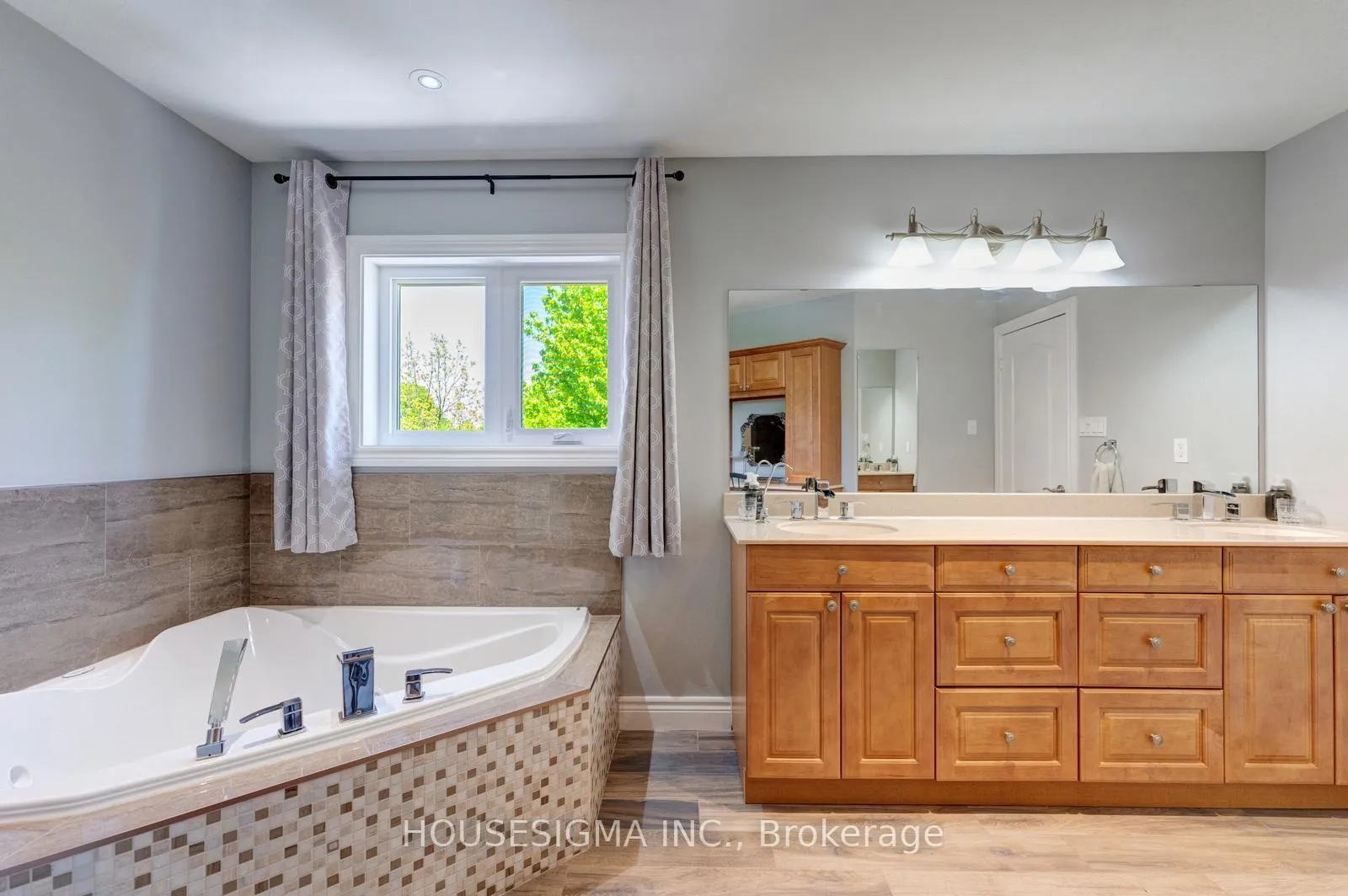 Photo 27 of 30 Gooderham Drive, Halton Hills, Georgetown — HOMEH