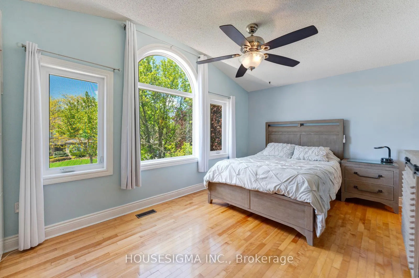 Photo 31 of 30 Gooderham Drive, Halton Hills, Georgetown — HOMEH