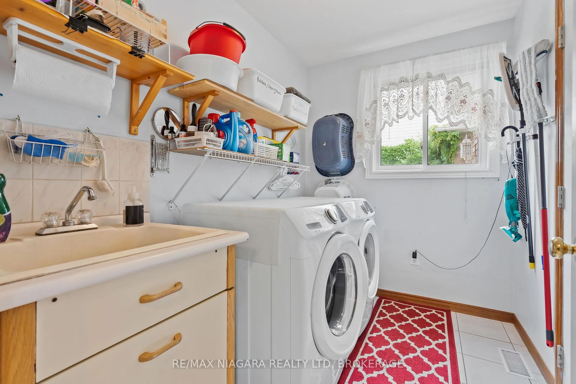 Photo 5 of 206 Confederation Avenue, Thorold, Confederation Heights — HOMEH
