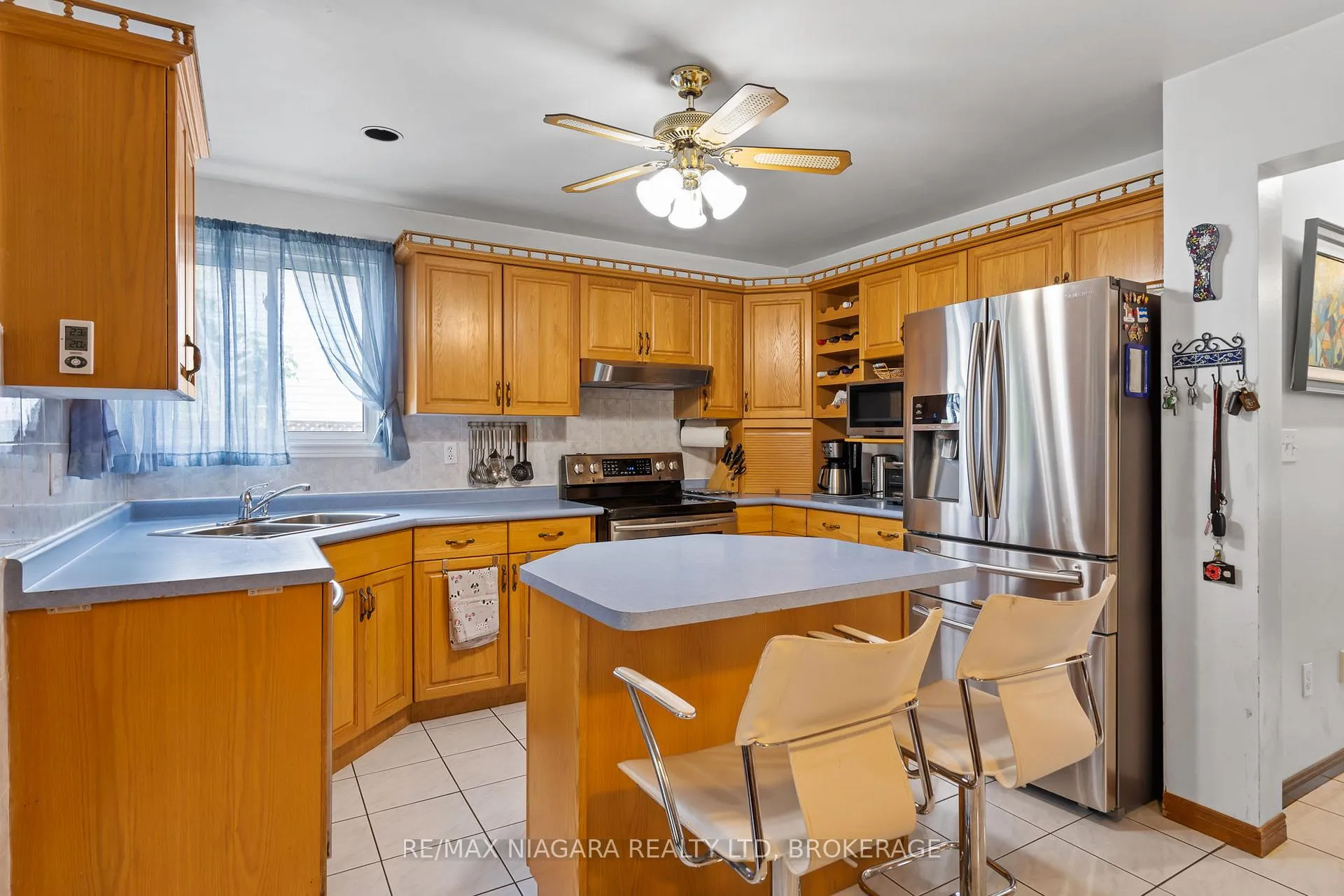 Photo 9 of 206 Confederation Avenue, Thorold, Confederation Heights — HOMEH