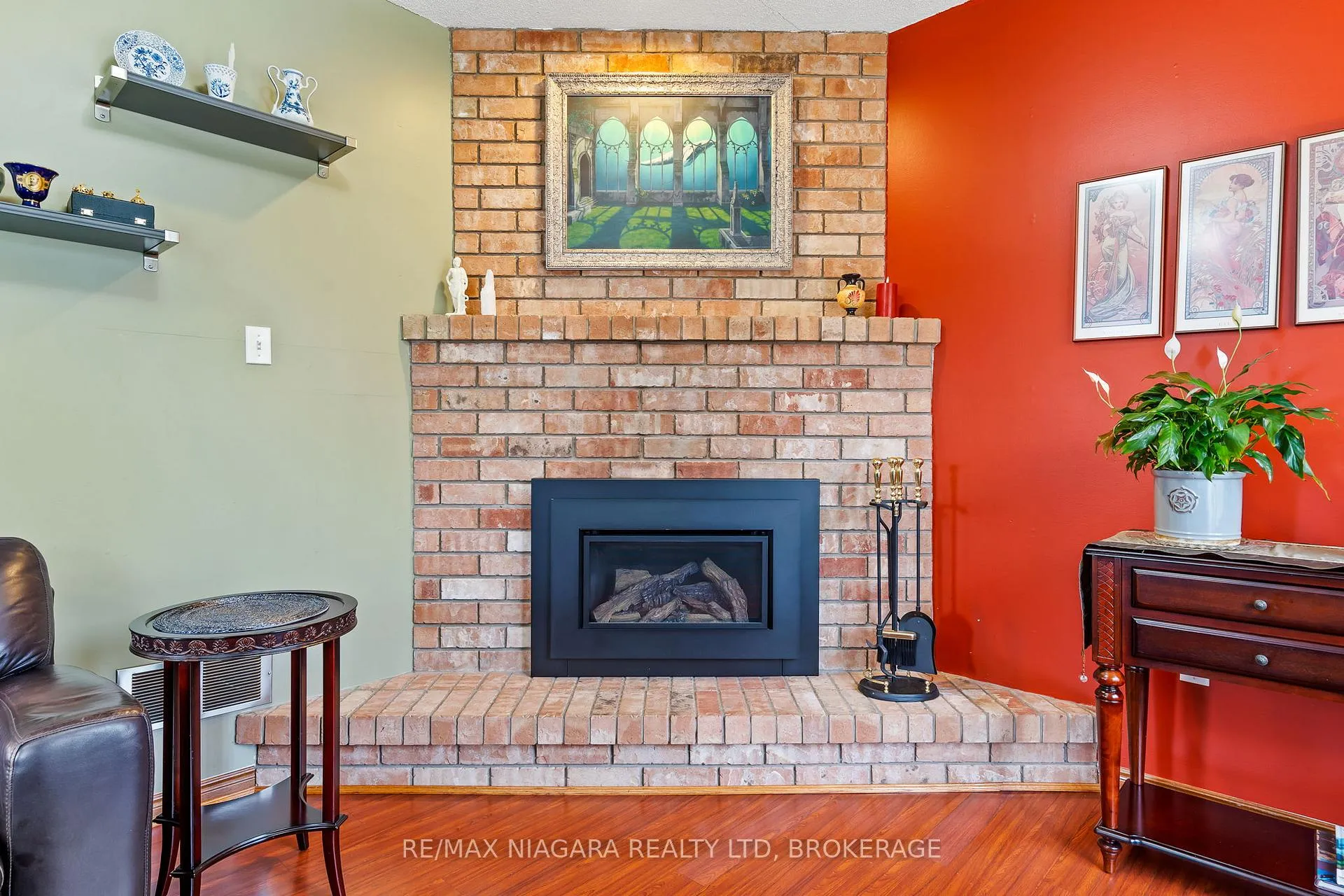 Photo 12 of 206 Confederation Avenue, Thorold, Confederation Heights — HOMEH