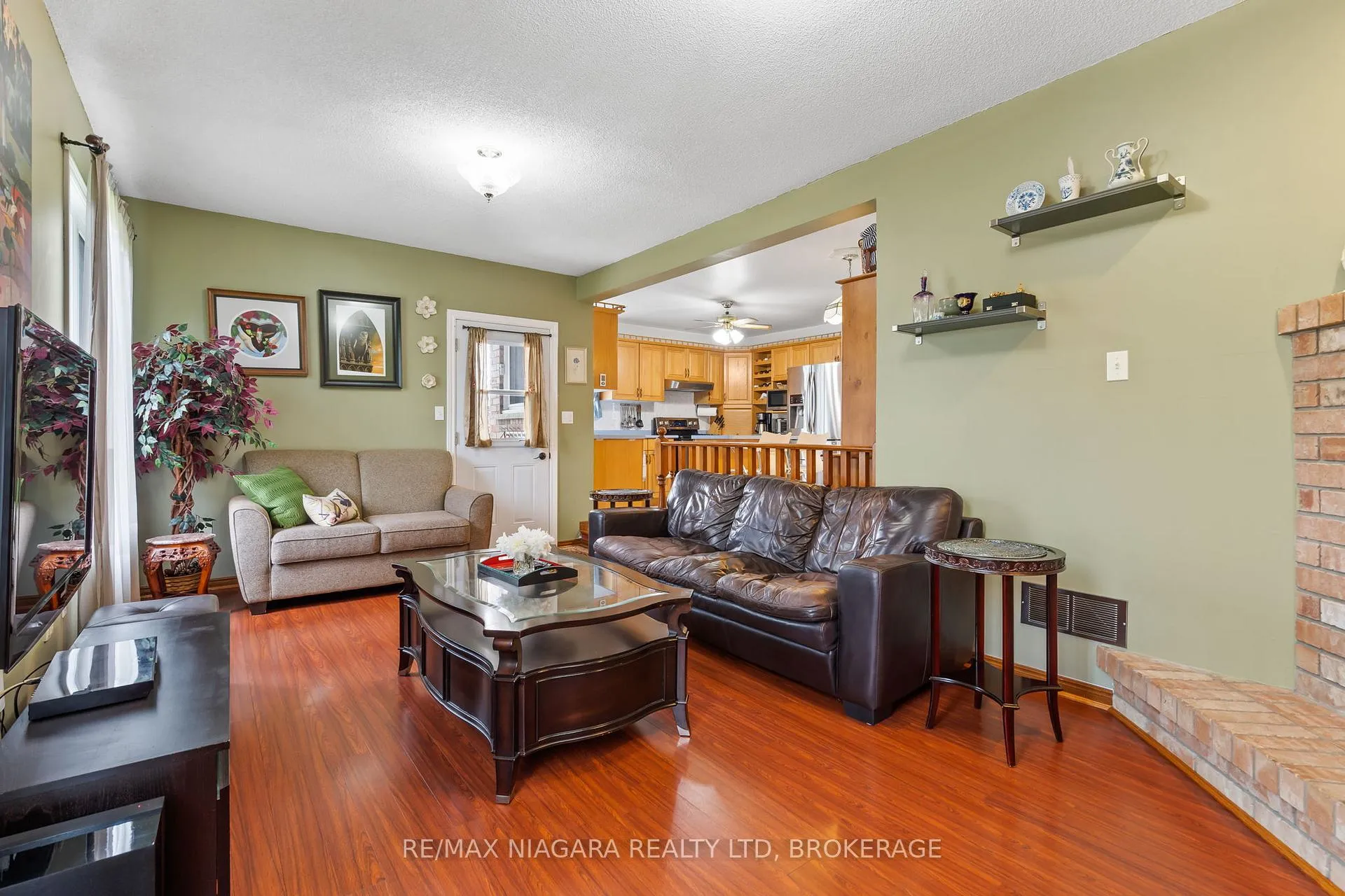 Photo 13 of 206 Confederation Avenue, Thorold, Confederation Heights — HOMEH