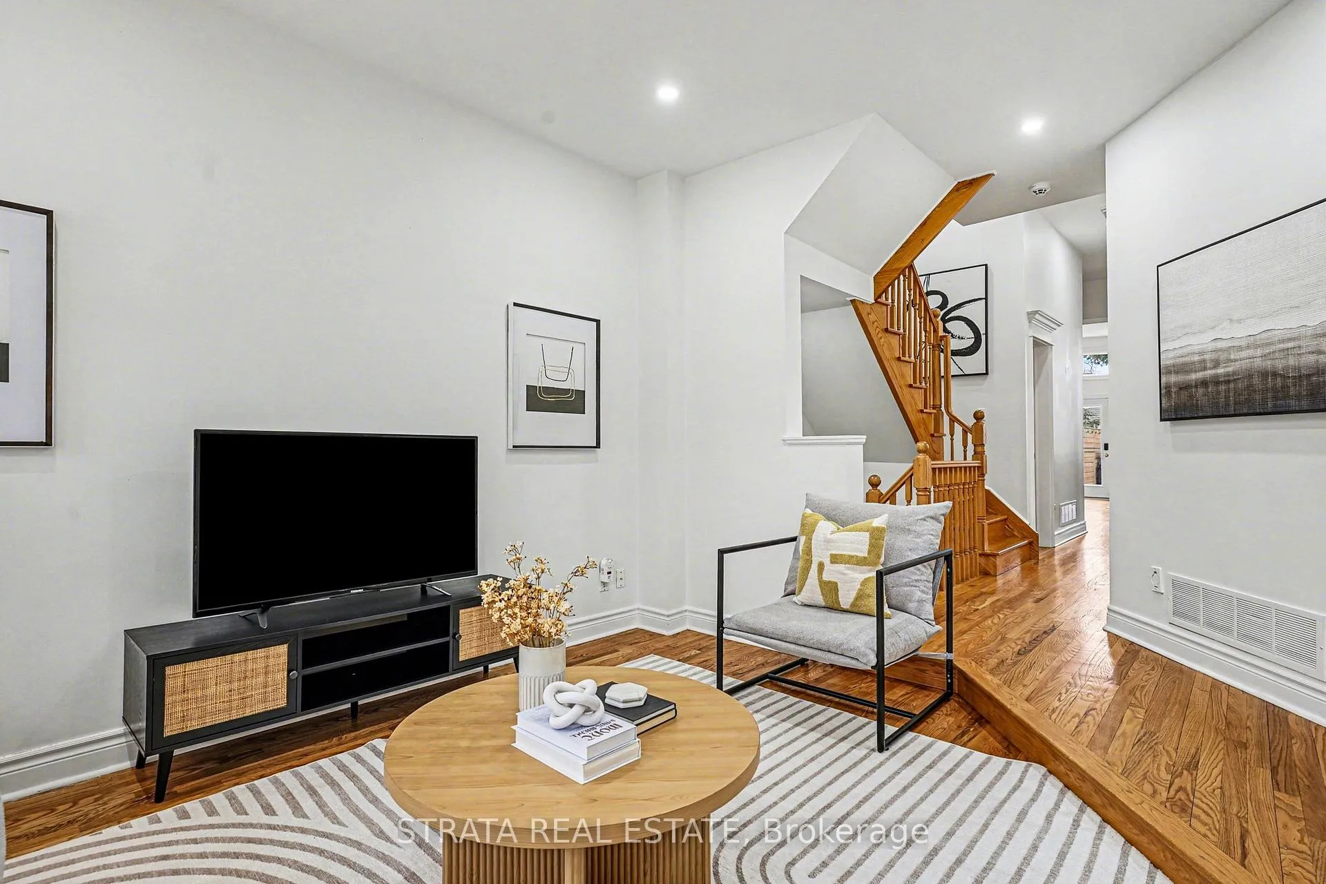 Photo 5 of 423 Manor Road E, Toronto, Mount Pleasant East — HOMEH