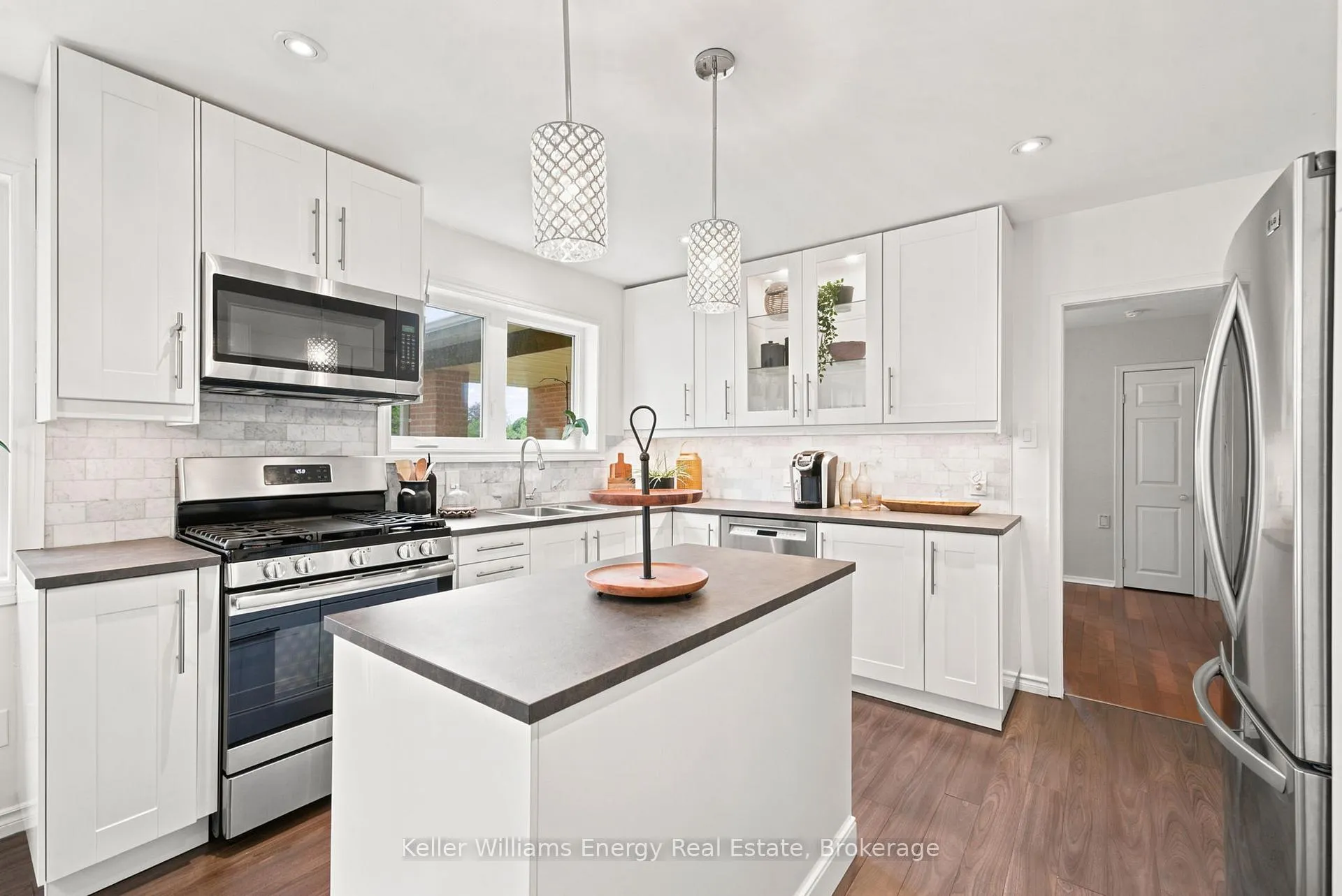 Photo 8 of 1010 Regent Drive, Oshawa, Eastdale — HOMEH