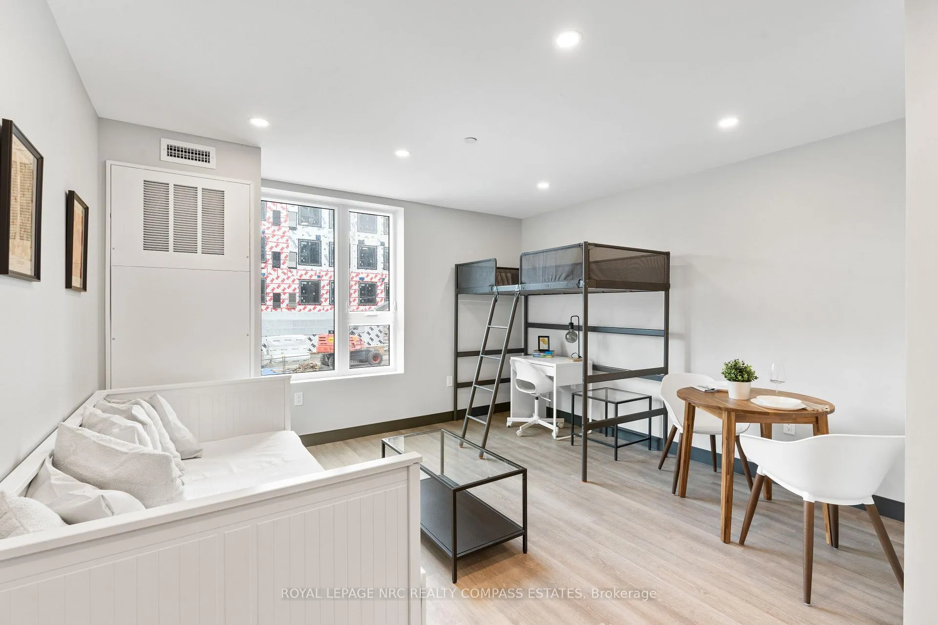 Photo of Unit 313, 695 Niagara Street