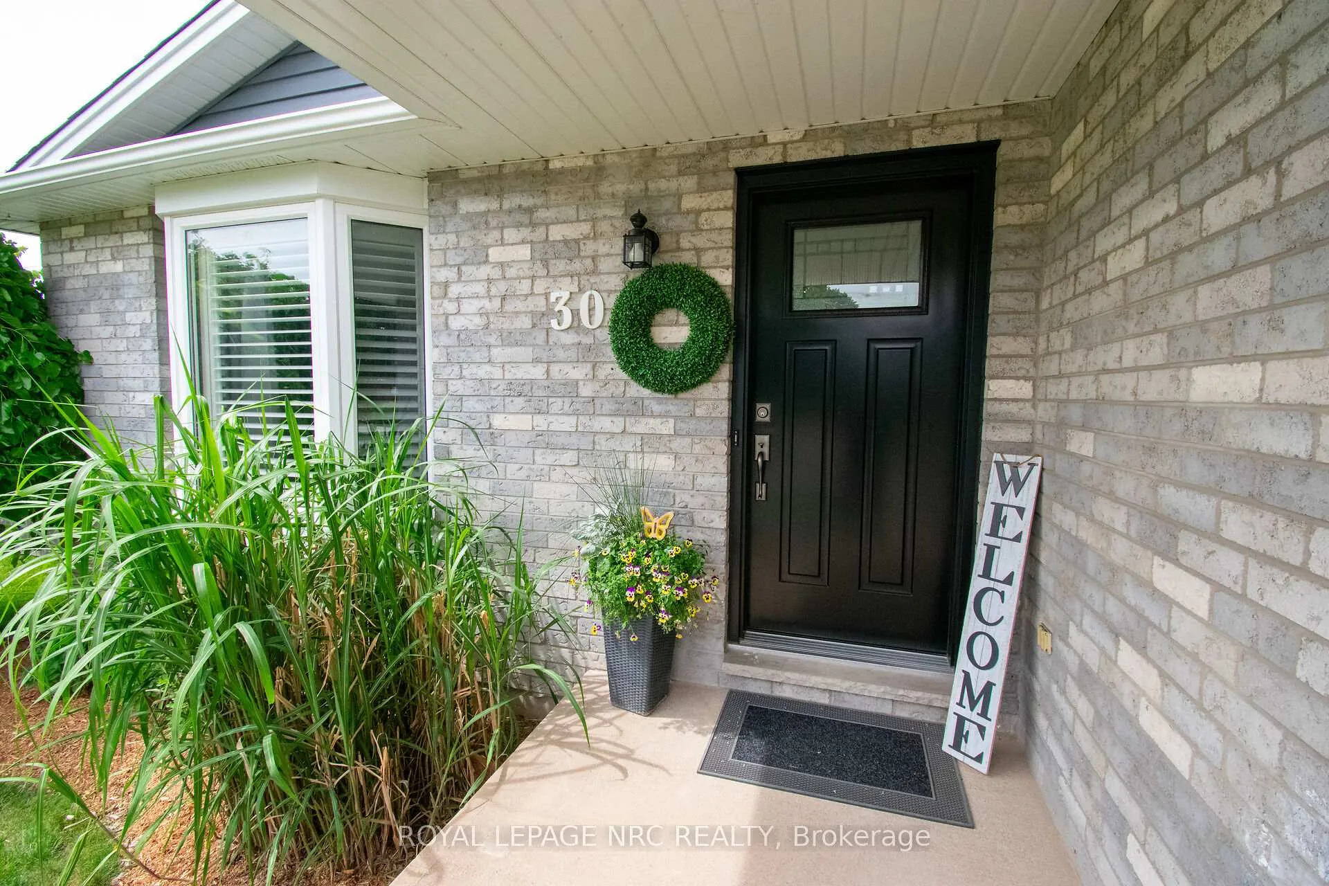 Photo 3 of 30 Elderwood Drive, St. Catharines, Grapeview — HOMEH