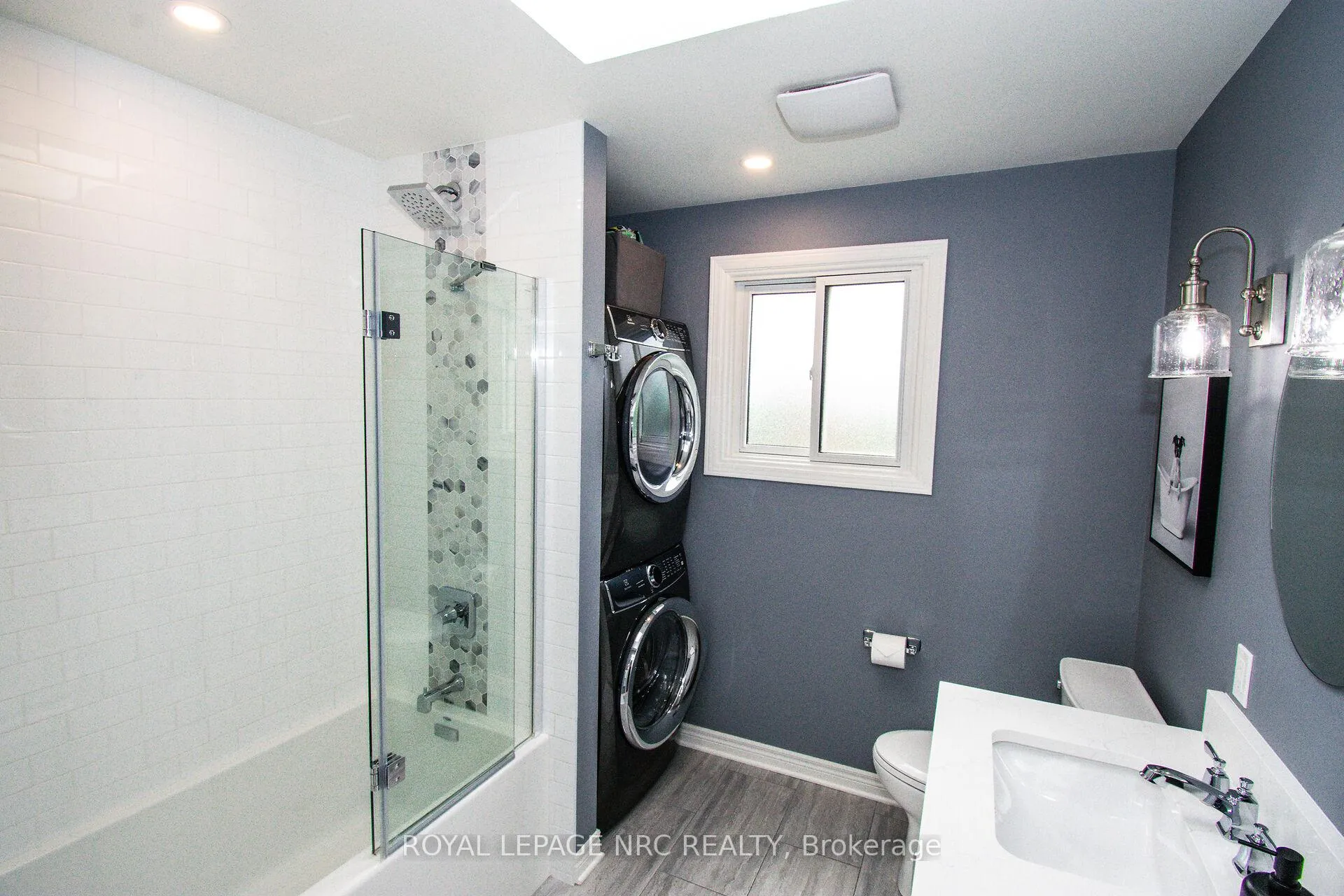 Photo 19 of 30 Elderwood Drive, St. Catharines, Grapeview — HOMEH