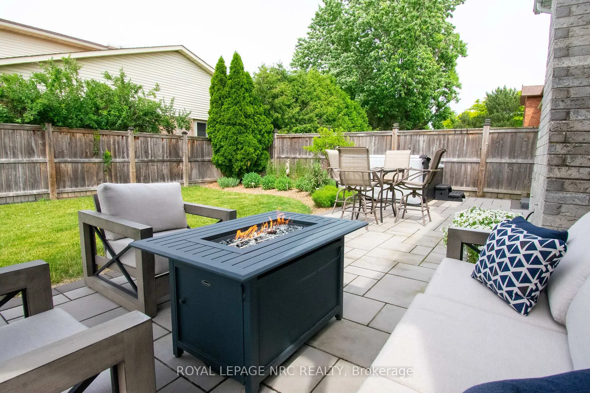 Photo 46 of 30 Elderwood Drive, St. Catharines, Grapeview — HOMEH