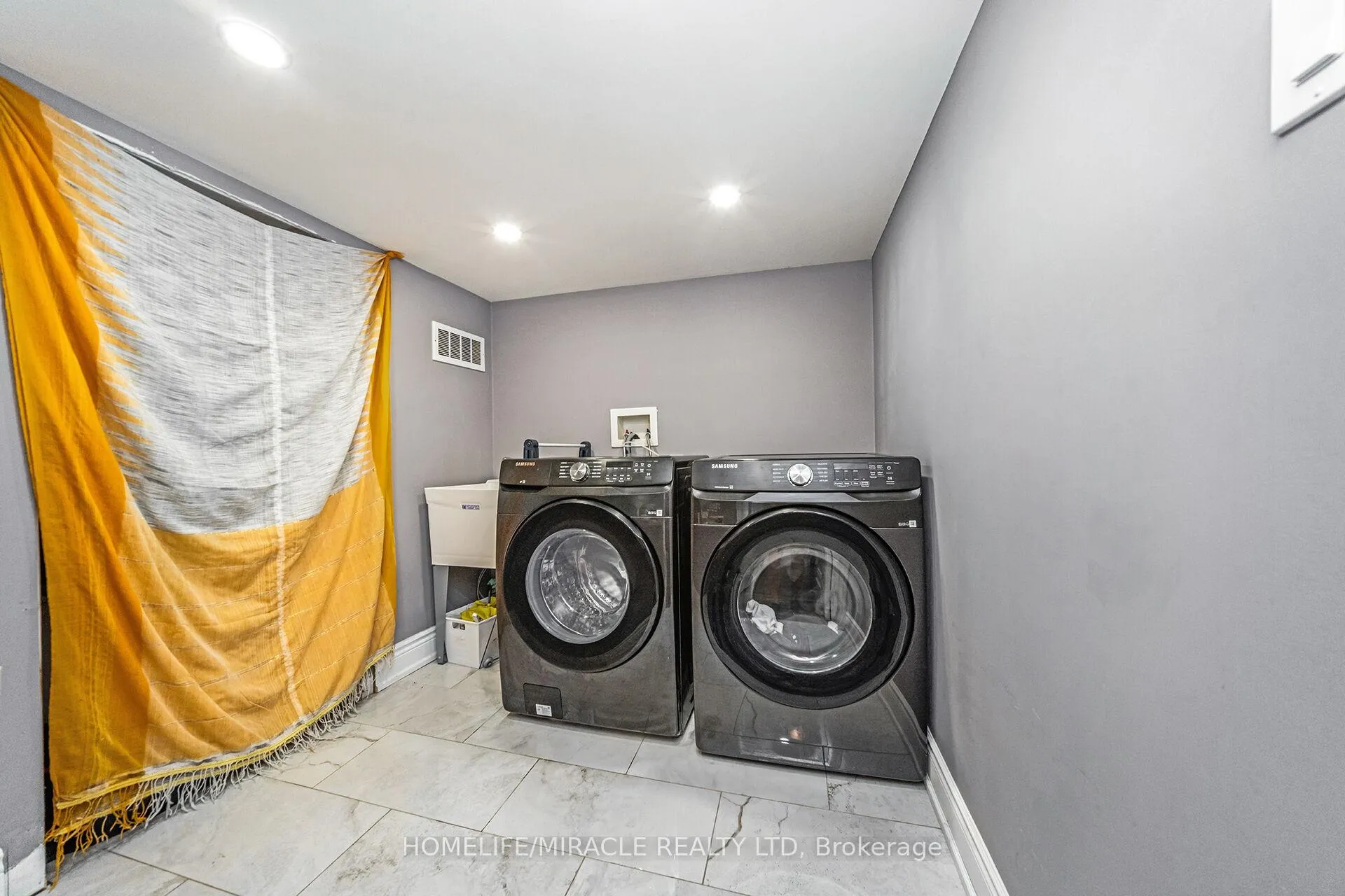 Photo 37 of 6 Currant Road, Brampton, Bram East — HOMEH