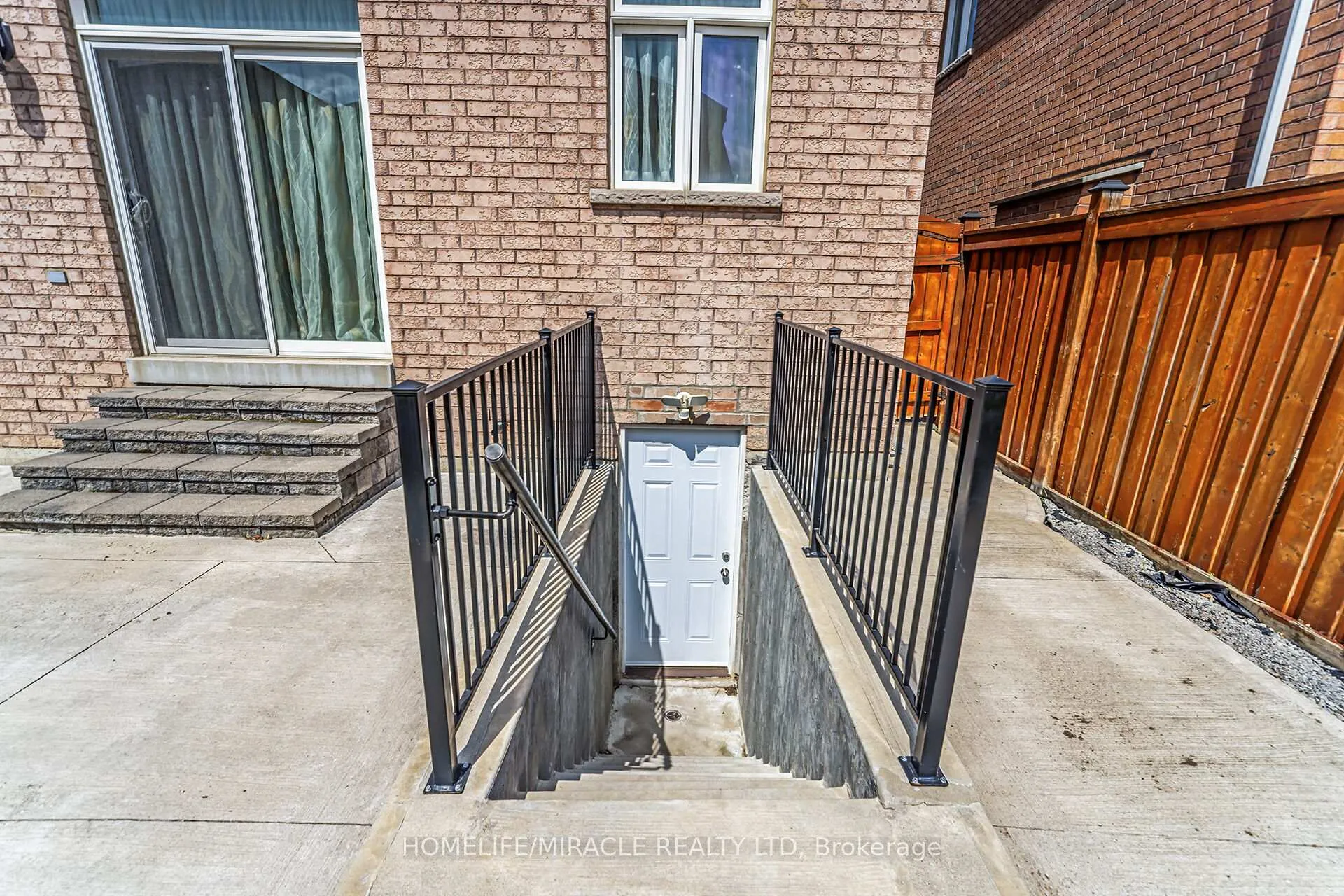 Photo 44 of 6 Currant Road, Brampton, Bram East — HOMEH