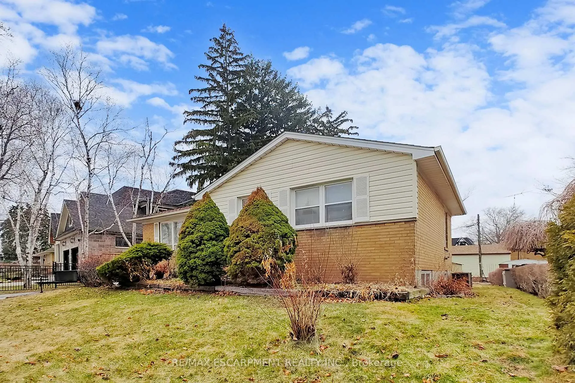 Photo 3 of 541 Wingrove Crescent, Oakville, West — HOMEH