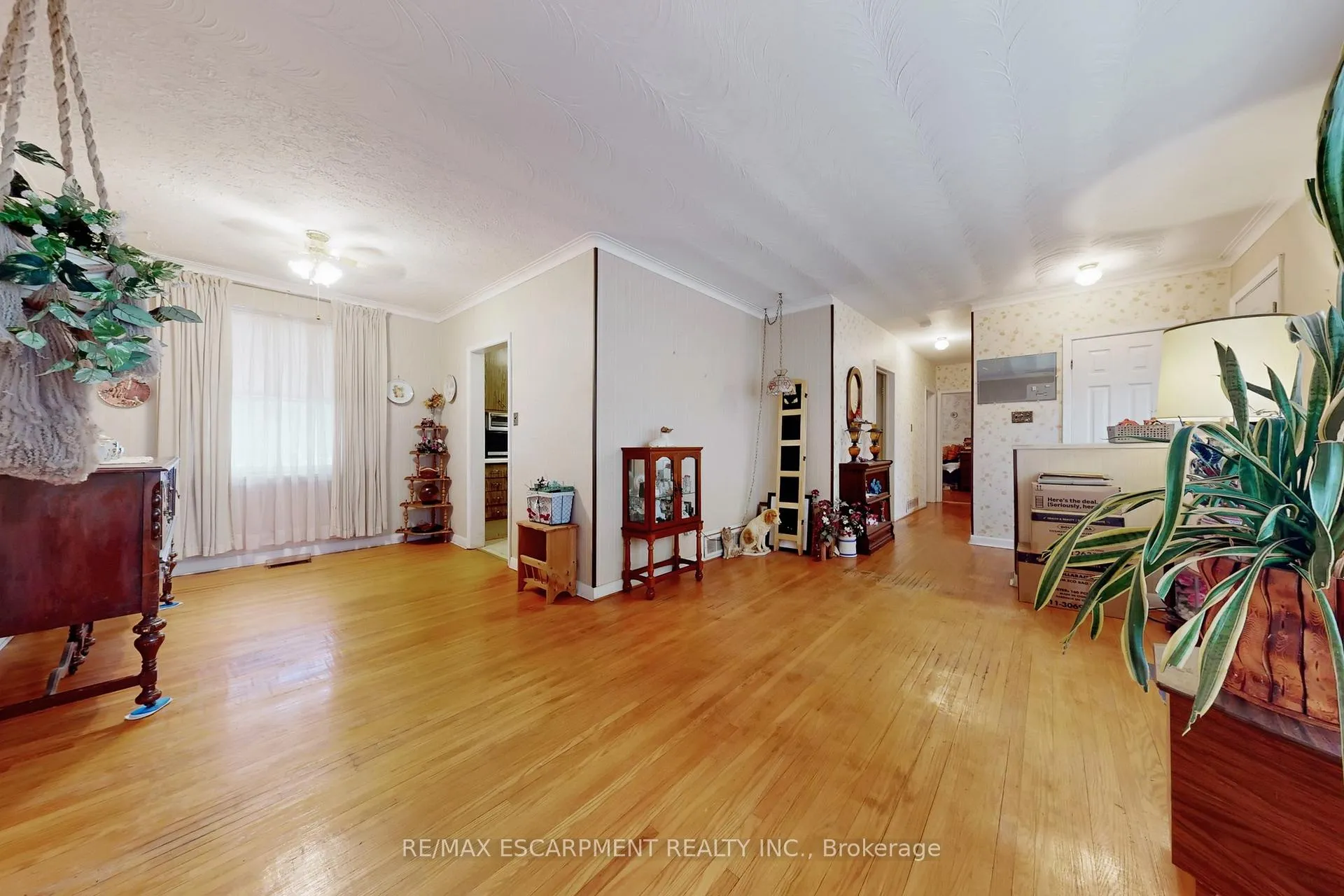 Photo 8 of 541 Wingrove Crescent, Oakville, West — HOMEH