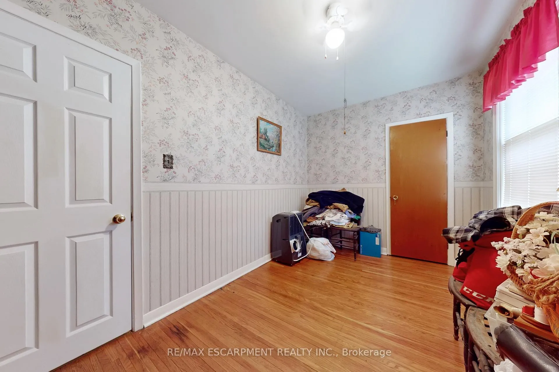 Photo 18 of 541 Wingrove Crescent, Oakville, West — HOMEH