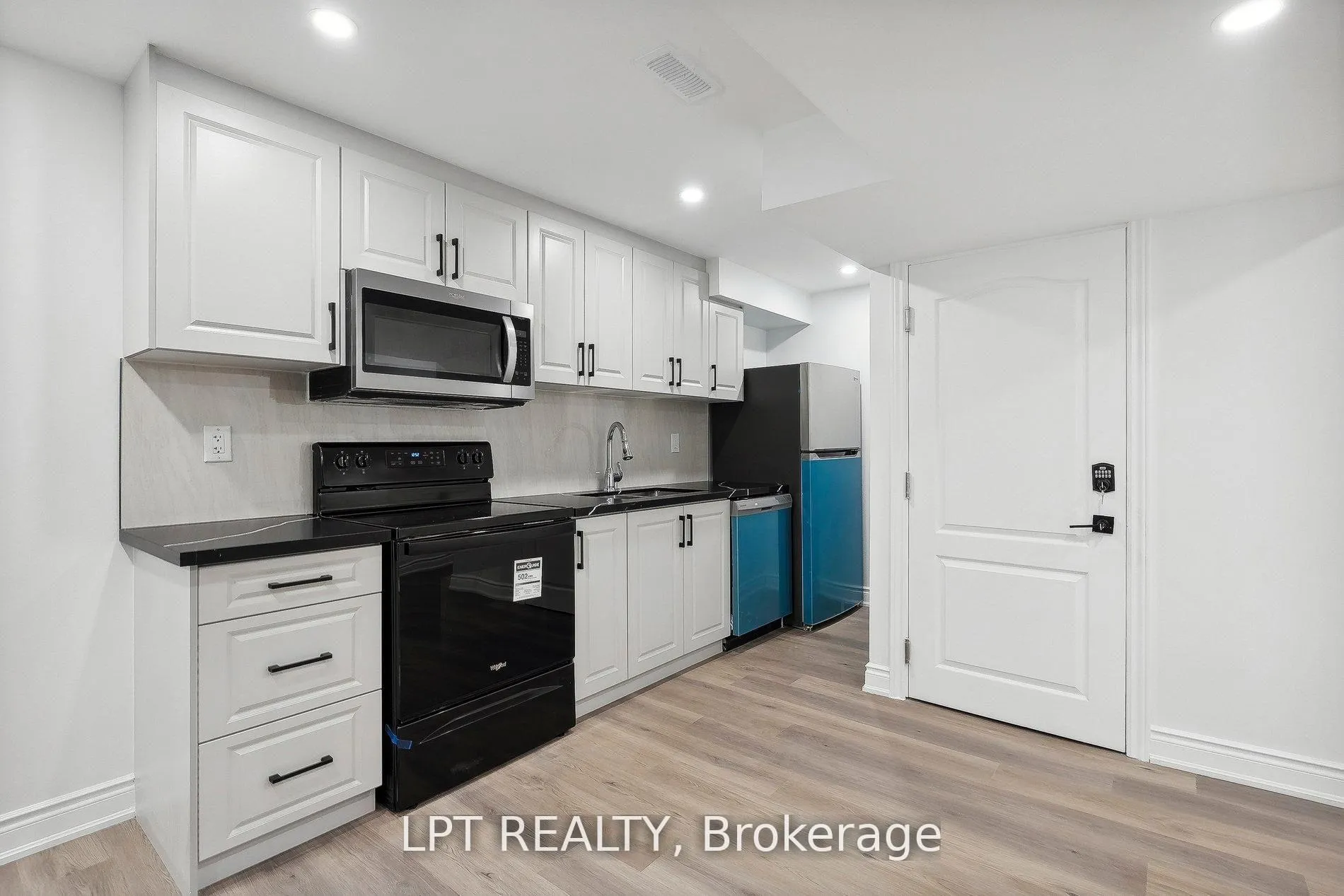 Photo 4 of Unit Lower, 140 Springvalley Crescent, Hamilton, Gourley — HOMEH