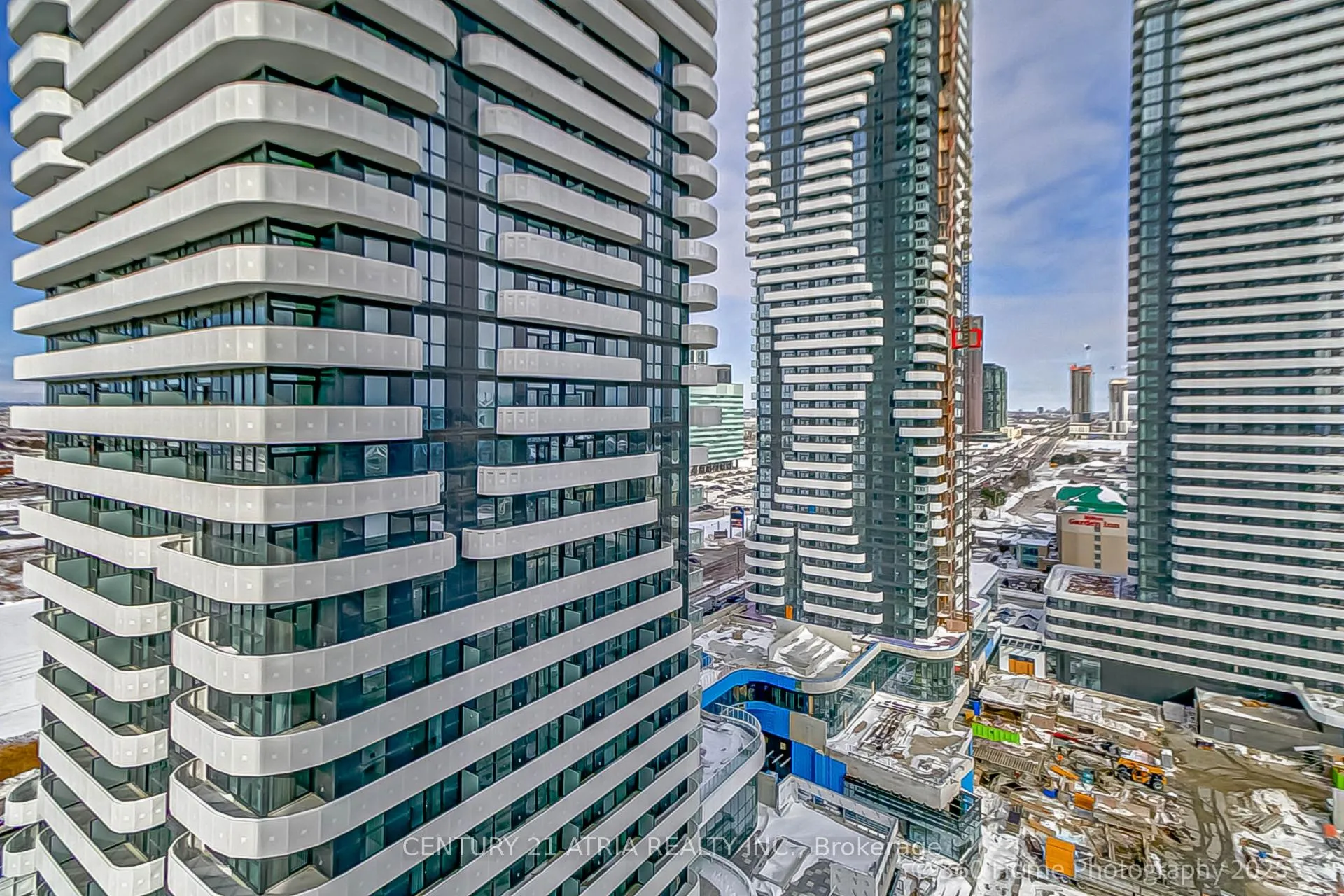 Photo 2 of Unit 2115, 195 Commerce Street, Vaughan, Vaughan Corporate Centre — HOMEH